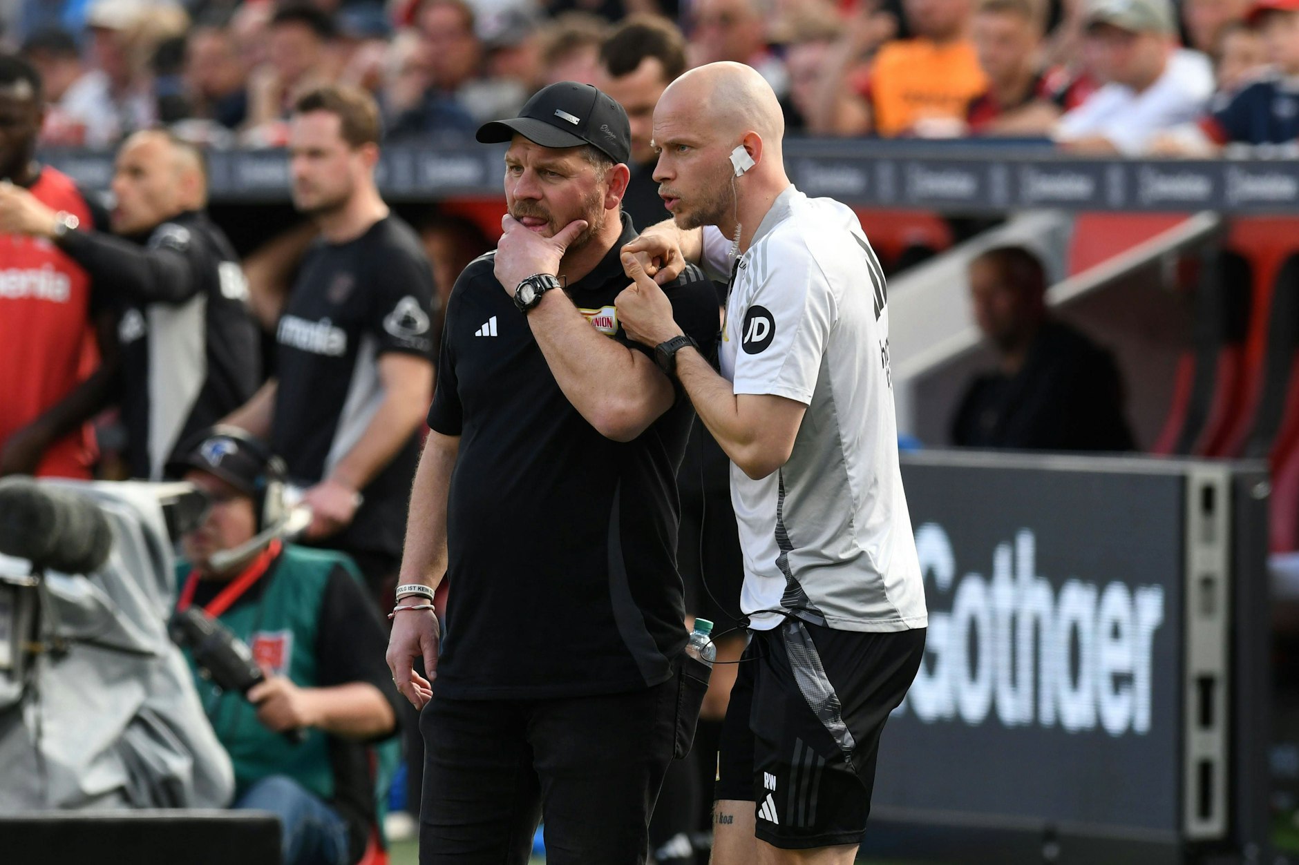 Steffen Baumgart (l.) kann beim 1. FC Union Berlin künftig nicht mehr auf die Hilfe von Co-Trainer René Wagner bauen.