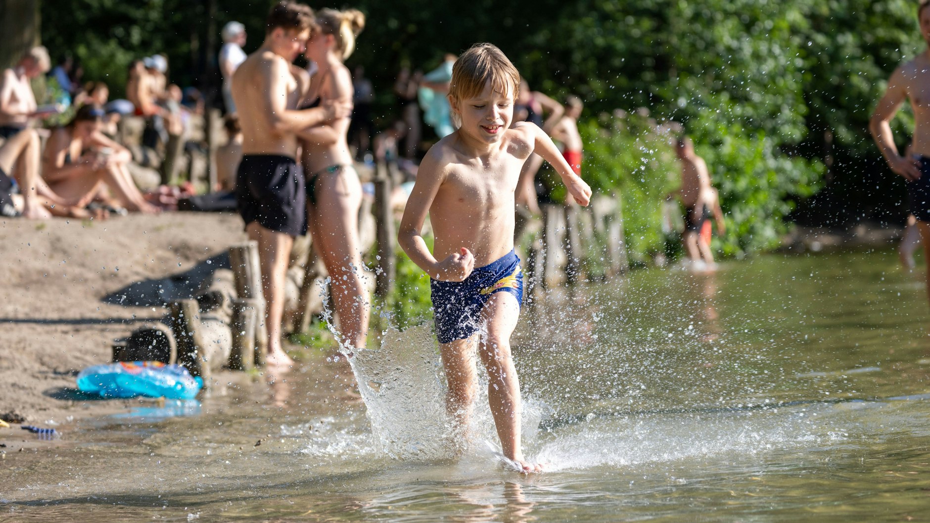Schüler aus bestimmten Bundesländern können sich freuen: Die Sommerferien starten im Juni!