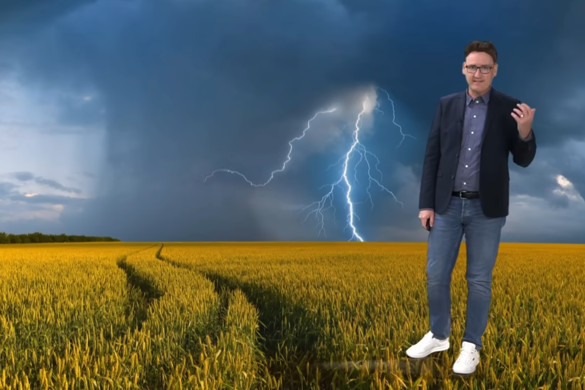 Meteorologe Dominik Jung von wetter.net kündigte für die Feiertagswoche schwere Gewitter und Sturzfluten an.