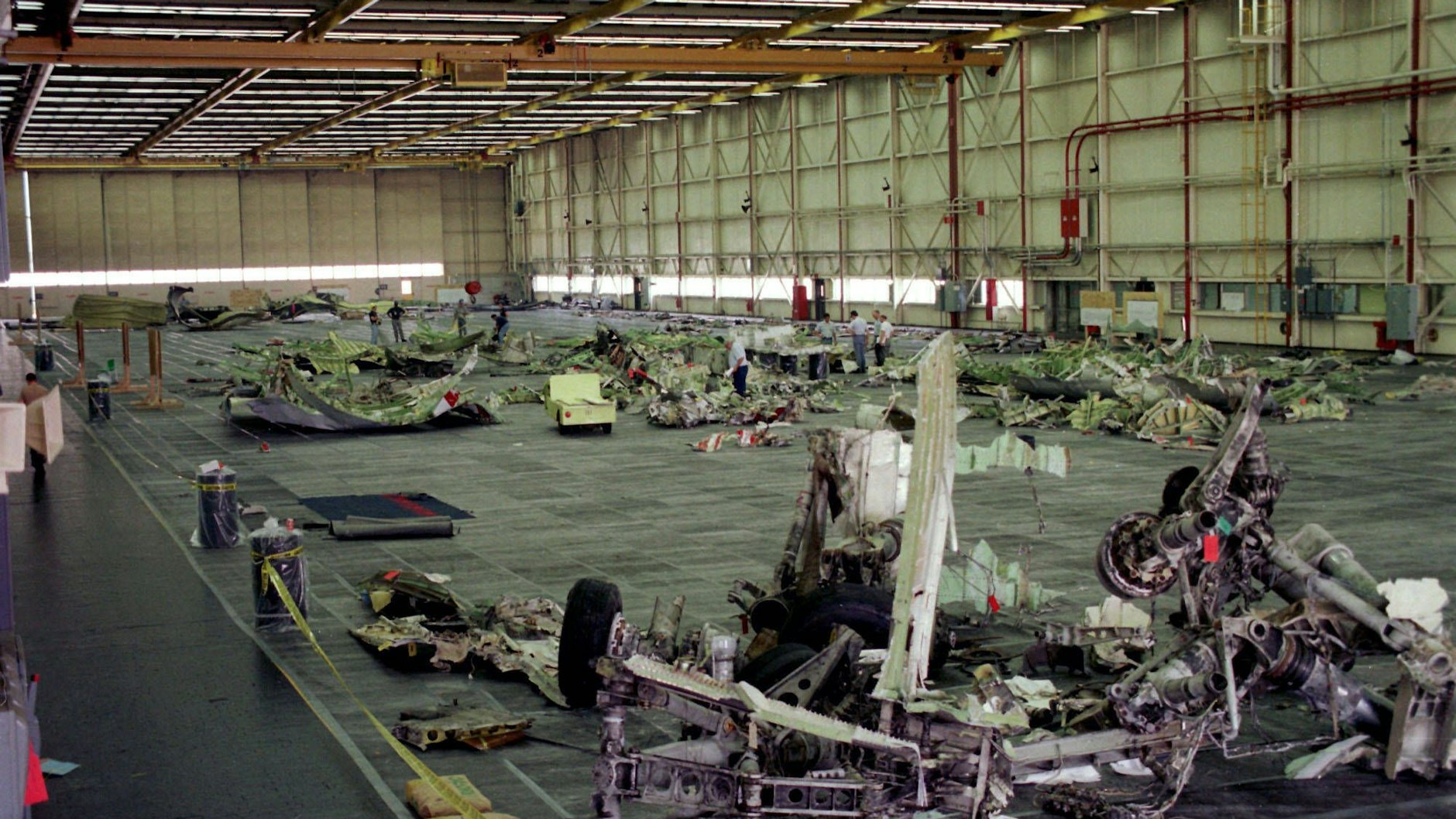 Am 17. Juli 1996 zerbrach eine Boeing 747-100, die von New York nach Paris fliegen sollte – die Vorlage für den Film „Final Destination“. Die Trümmerteile wurden damals in einer Halle gesammelt.