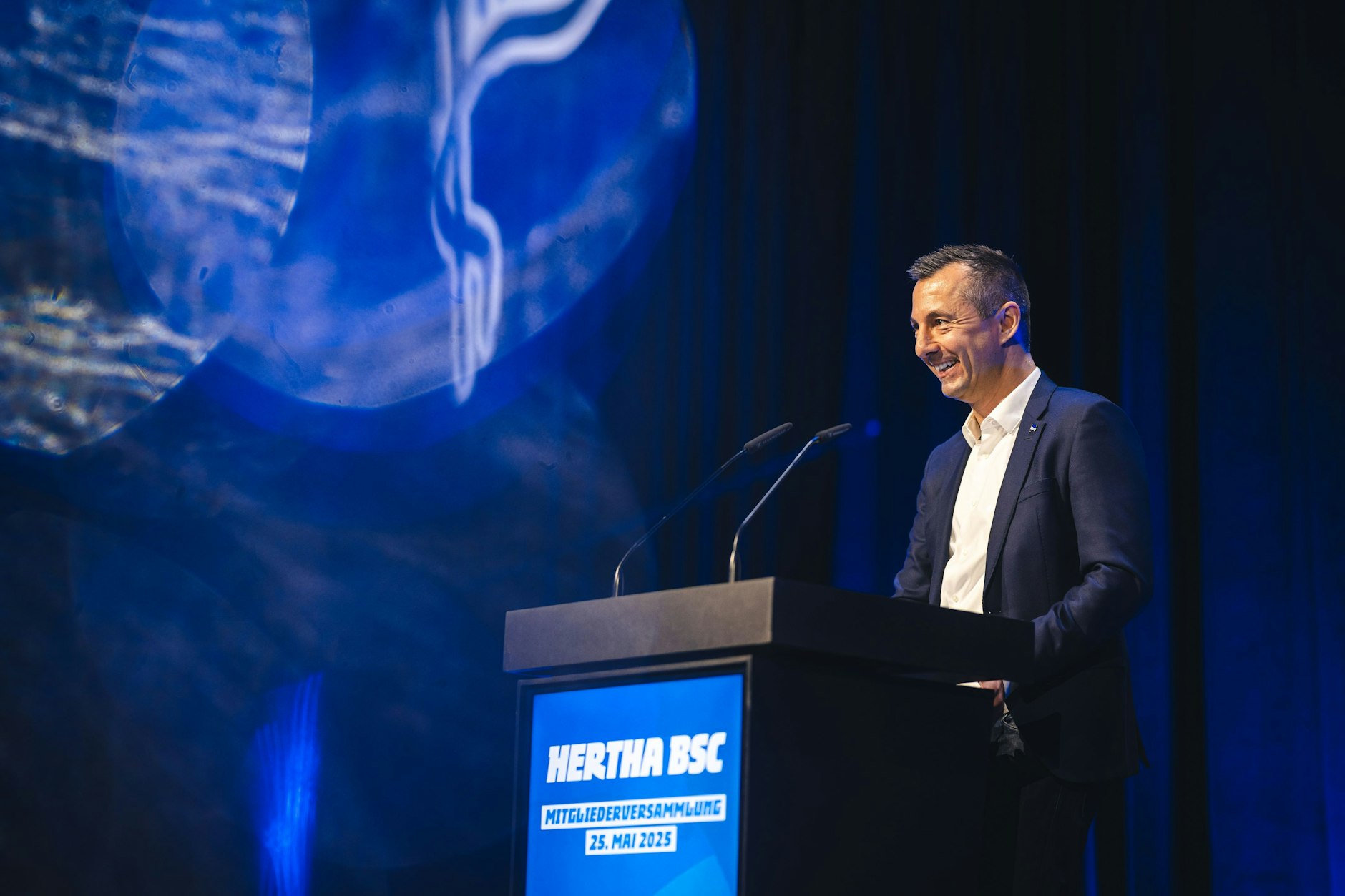 Bei seiner ersten Rede auf der Hertha-Mitgliederversammlung erhielt Geschäftsführer Ralf Huschen viel Applaus.