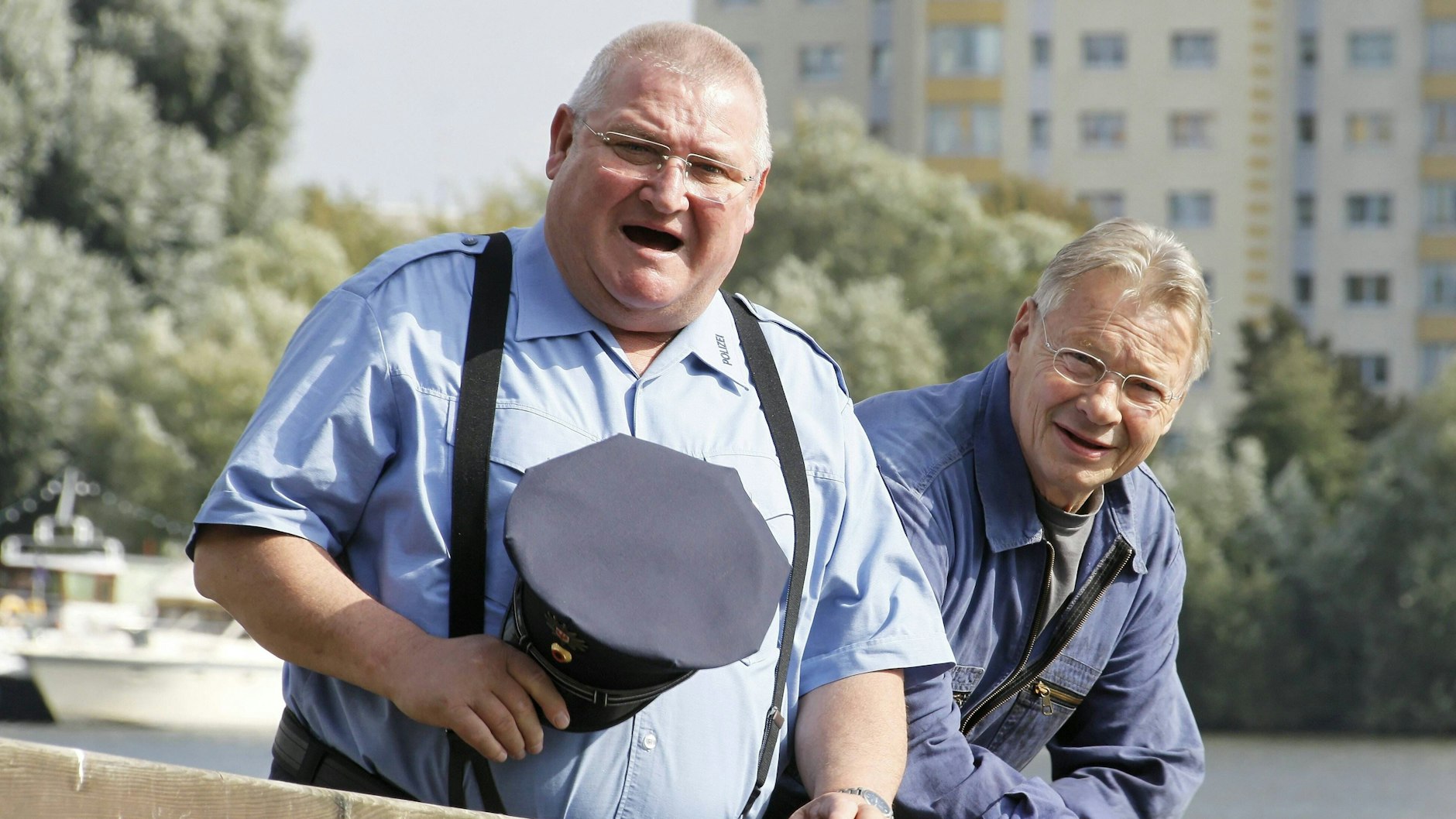 Horst Krause und Günter Junghans am Set von „Polizeiruf 110“. Junghans spielte im Hörspiel „Das Katzenhaus“ aus der DDR den Baron von Hahn.