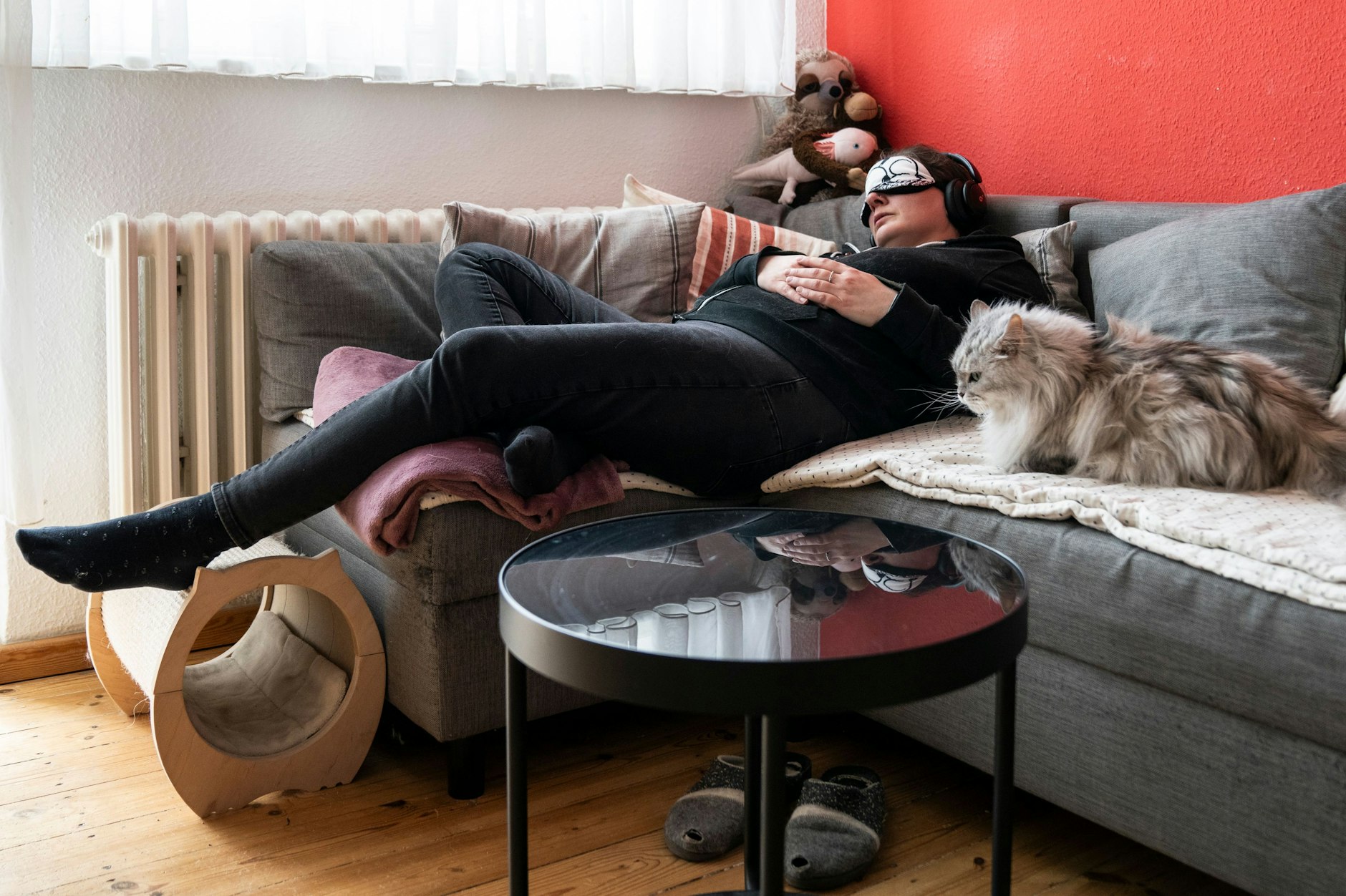 Jenny Gunkel in ihrem Wohnzimmer in Berlin-Spandau