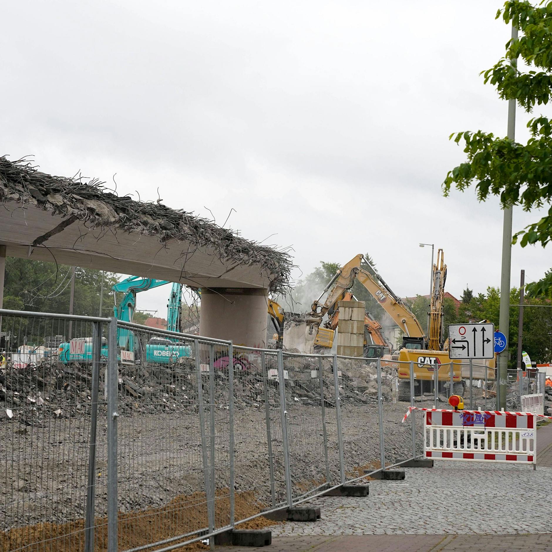 Brückenabriss an der Wuhlheide: Autos sollen ab Freitag wieder rollen