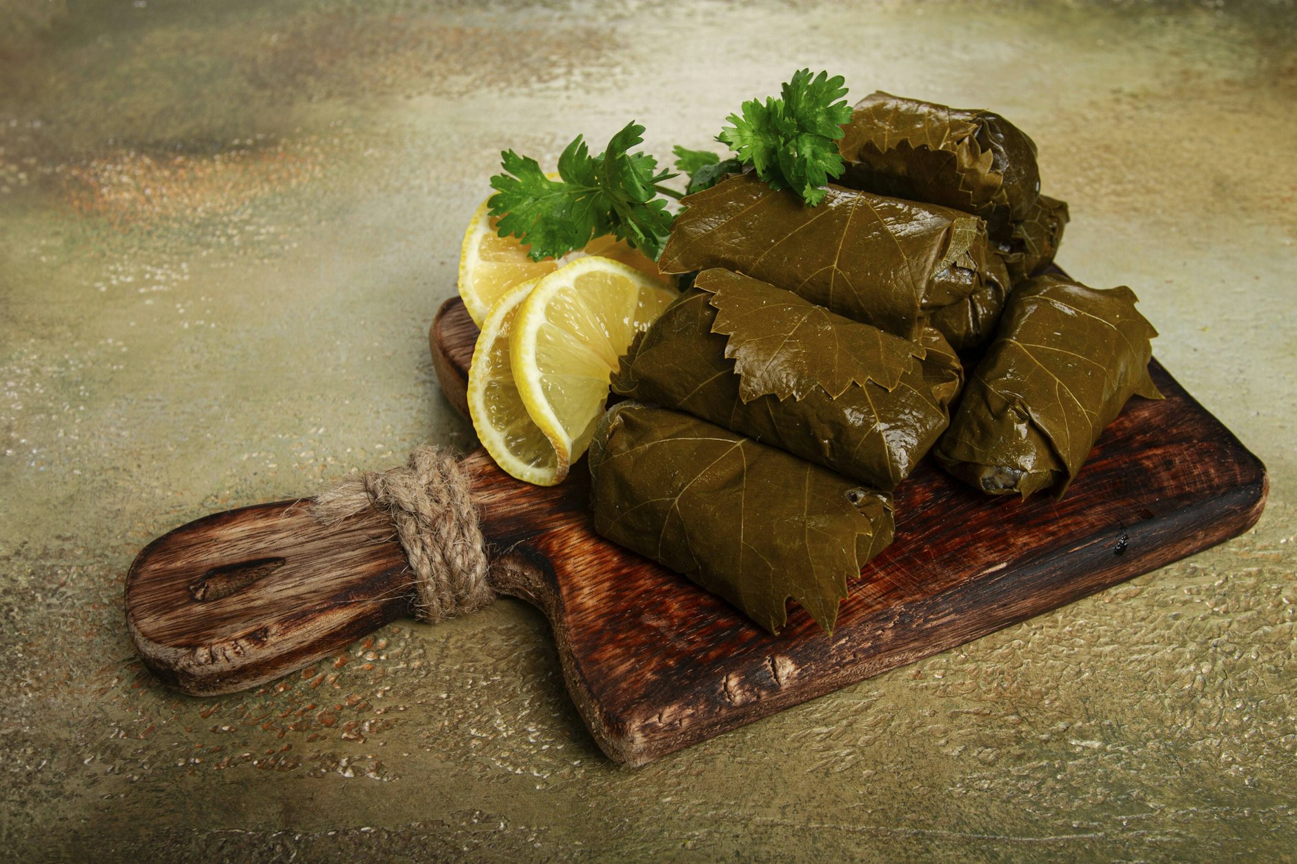 Gefüllte Weinblätter sind auf dem gesamten Balkan eine Spezialität. Unser DDR-Rezept orientiert sich an der bulgarischen Variante.