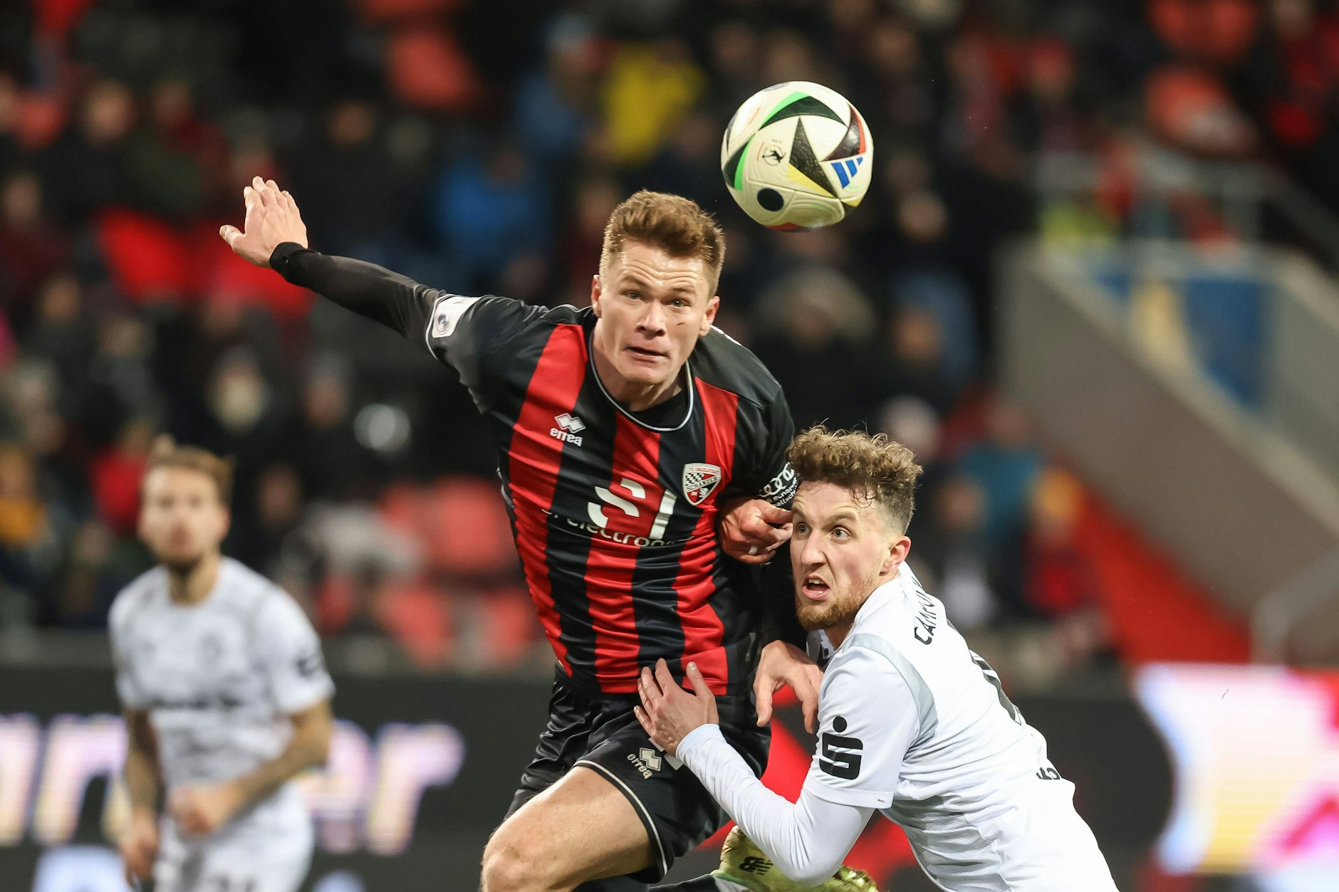 Mit seinen 1,88 m Körperhöhe hat Sebastian Grönning, hier noch im Ingolstadt-Trikot, in jedem Kopfballduell gute Chancen.