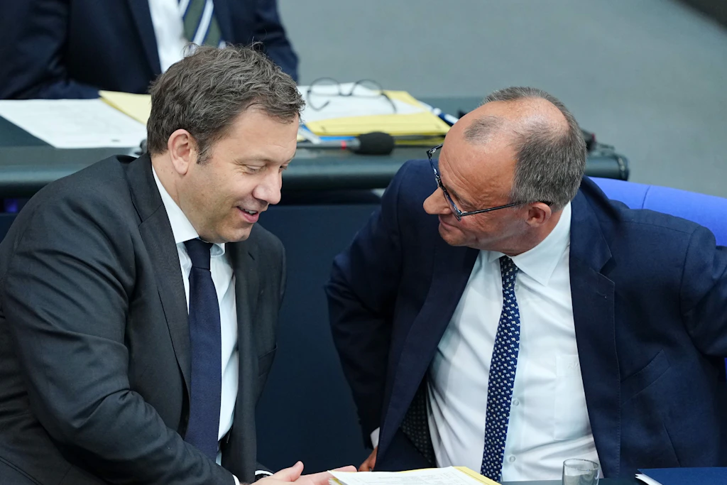 Klingbeil, Merz-Moskova ile çelişiyor Macron karşılaştırması
