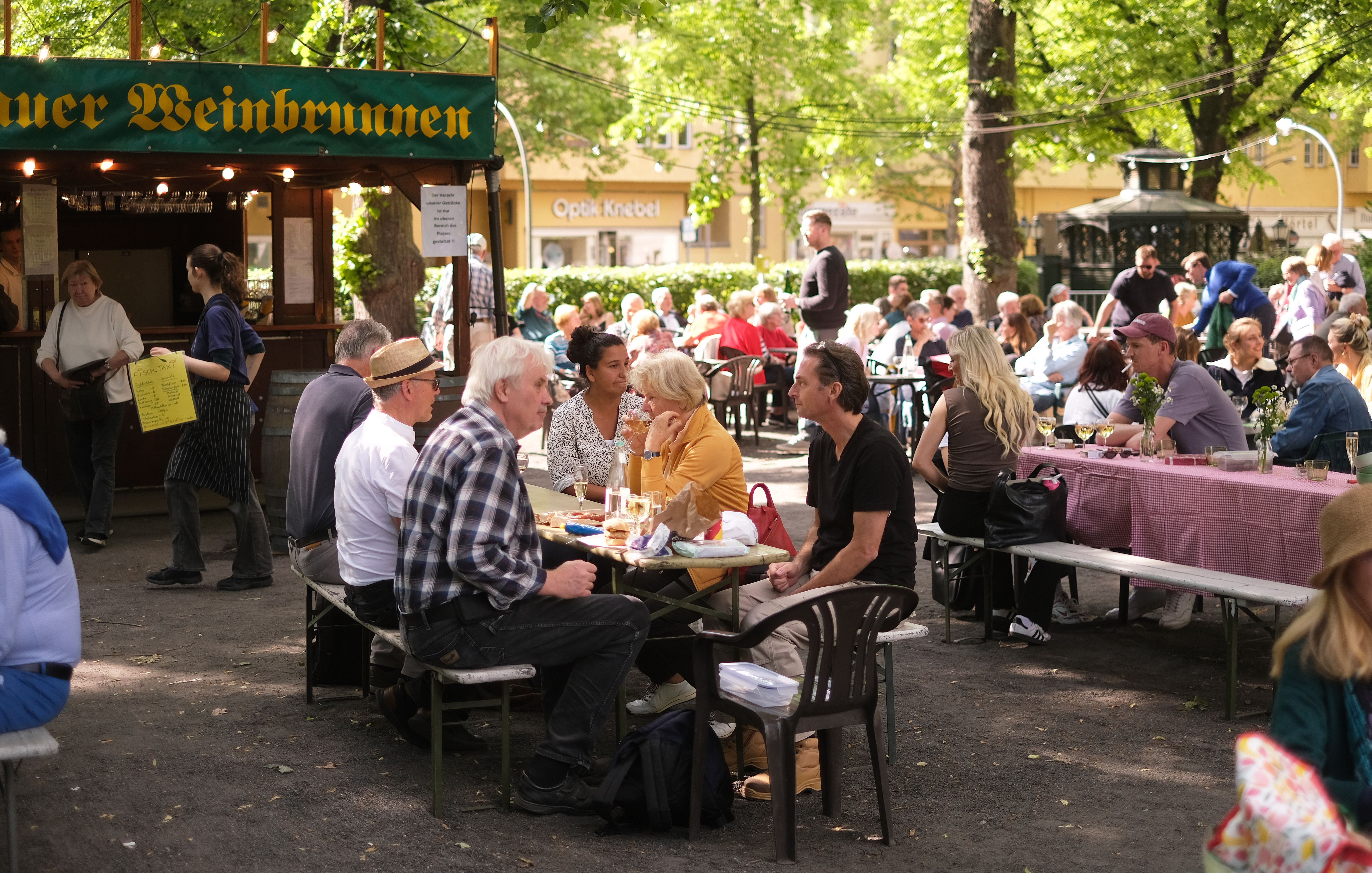 Kampf am Rüdesheimer Platz: „Stirbt der Rheingauer Weinbrunnen, stirbt ein Stück Kiez-Tradition“