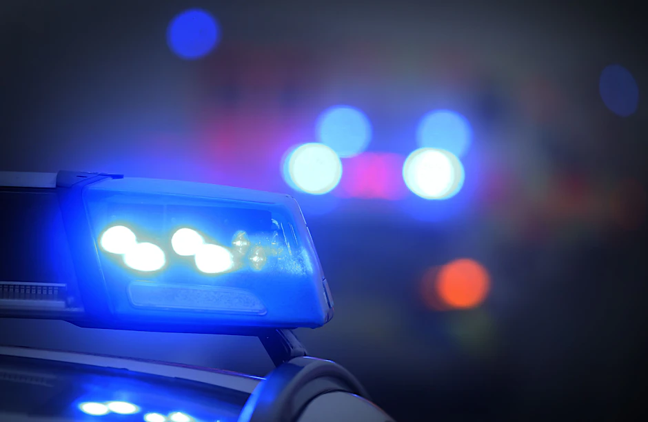 In Spandau ist ein mutmaßlicher Autodieb festgenommen worden. Gegen ihn liegen mehrere Haftbefehle vor.