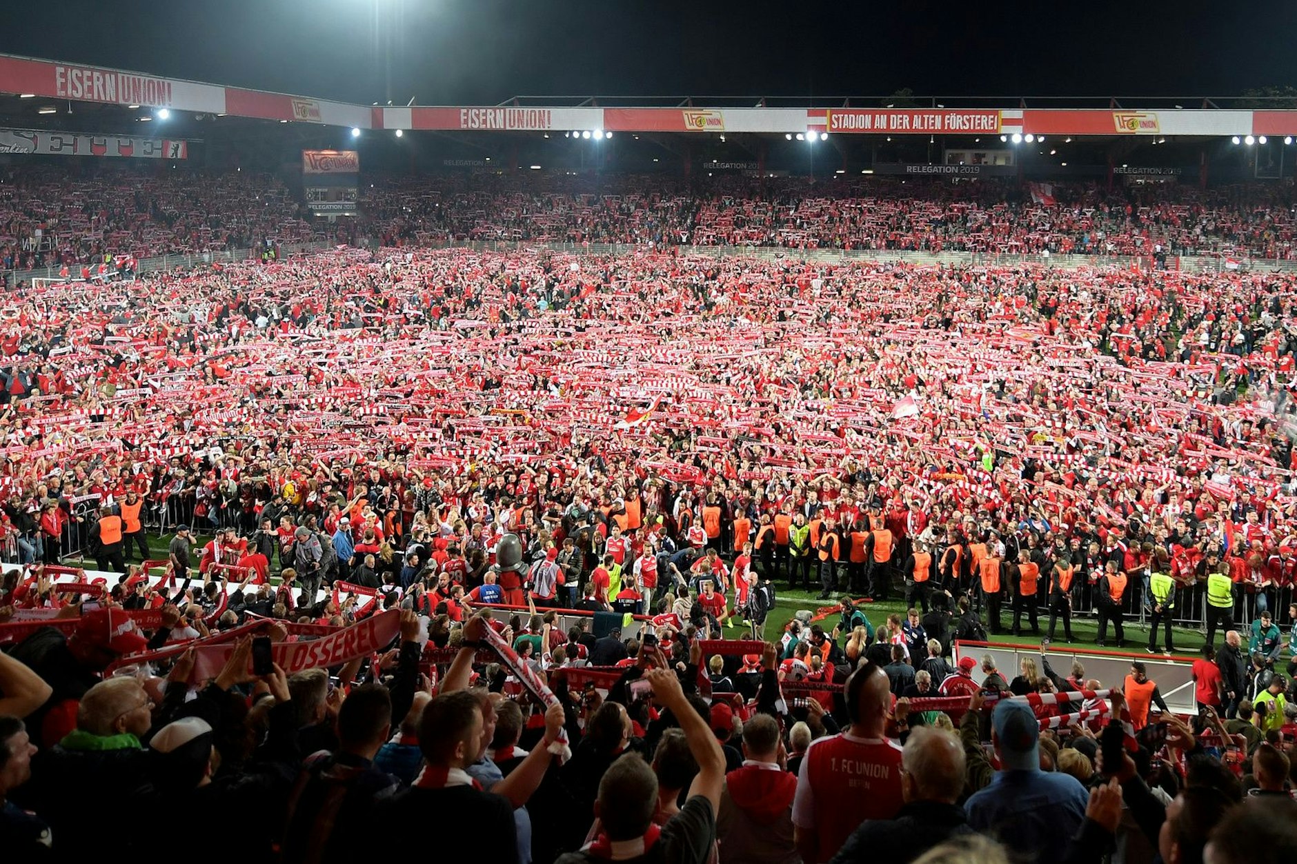 Dieser Jubel hat sich auf ewig in die Herzen aller Unioner eingebrannt: Nach der Relegation gegen Stuttgart feiern die Eisernen am 27. Mai 2019 den Aufstieg in die Bundesliga.