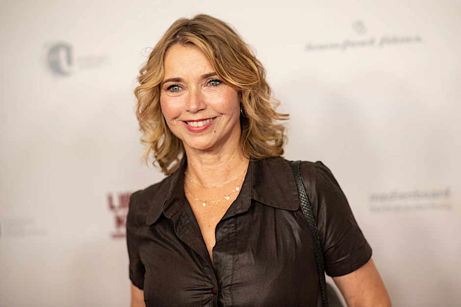 Tina Ruland ist ein gefeierter Filmstar, doch allein von der Schauspielerei kann sie nicht leben.