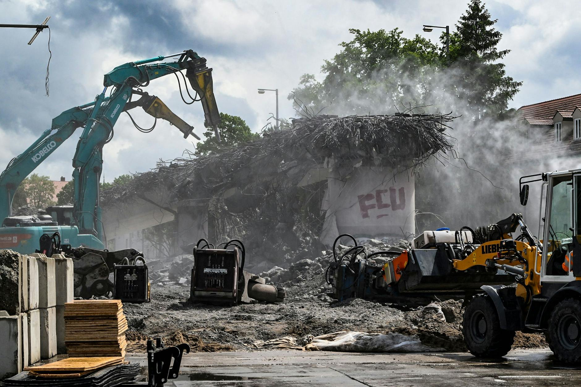 Abriss in Oberschöneweide: 1989 stellte der Volkseigene Betrieb Autobahnkombinat (VEB ABK) die 243 Meter lange Hochstraße an der Wuhlheide fertig. Inzwischen wurde ein Großteil abgebrochen.