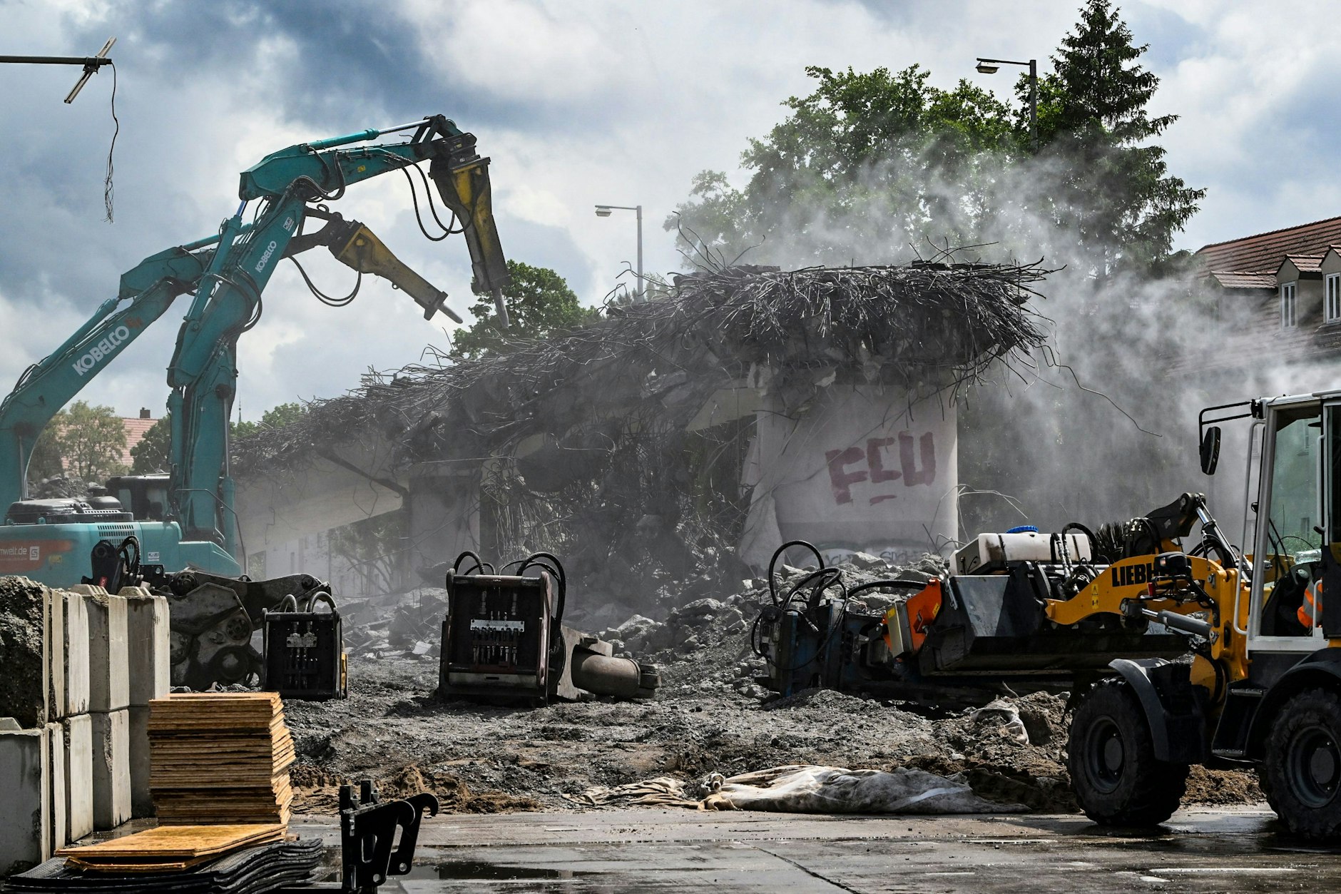 Abriss in Oberschöneweide: 1989 stellte der Volkseigene Betrieb Autobahnkombinat (VEB ABK) die 243 Meter lange Hochstraße an der Wuhlheide fertig. Inzwischen wurde ein Großteil abgebrochen.
