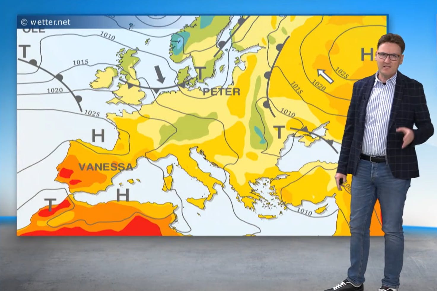 Das Tiefdruckgebiet Peter schleppt eine Kaltfront nach Deutschland - und die sorgt für Chaos beim Wetter! Dominik Jung von wetter.net kündigt Gewitter mit Starkregen an.