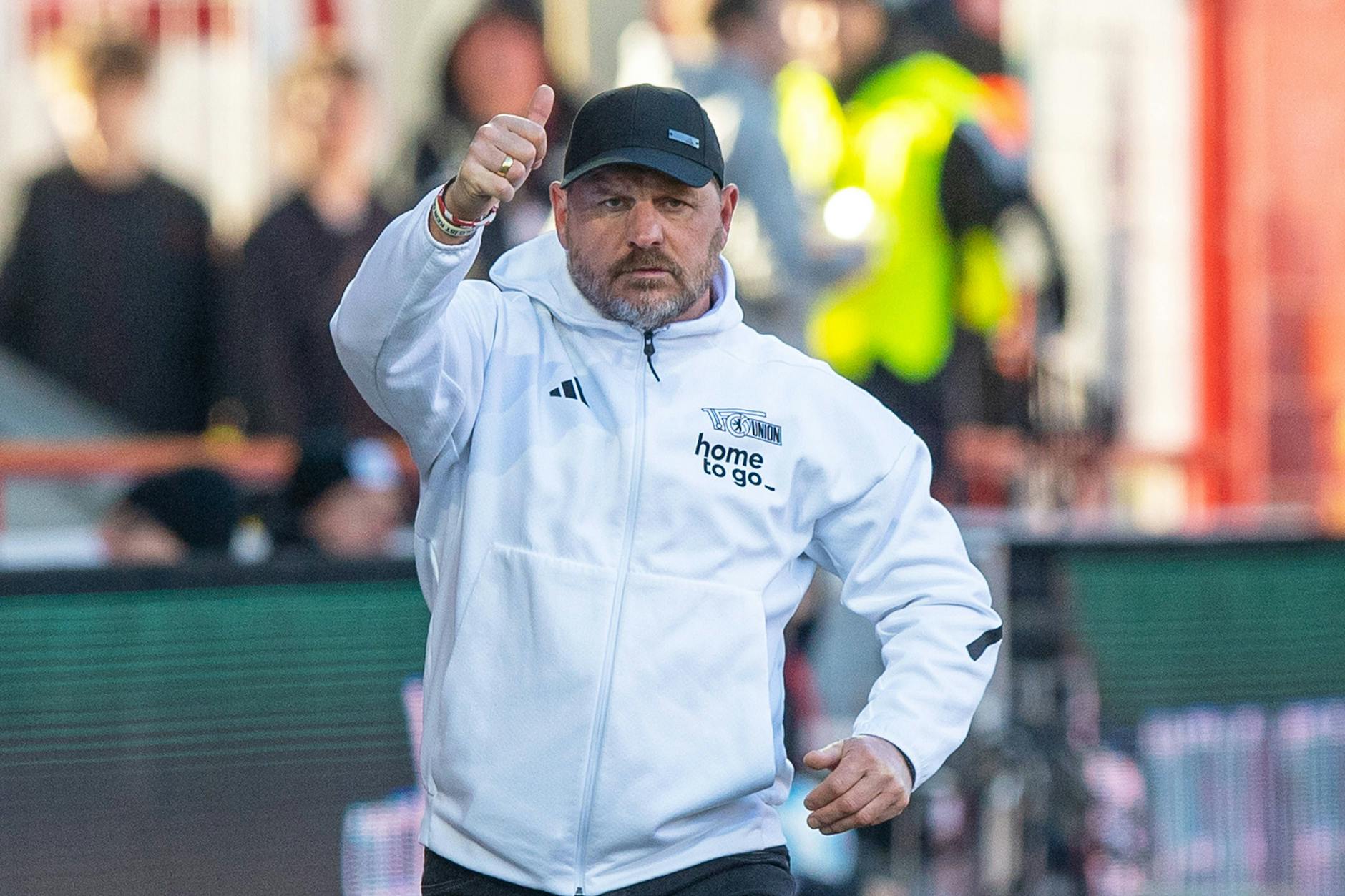 Union-Trainer Steffen Baumgart darf sich über den ersten Neuzugang für die Saison 2025/26 freuen.