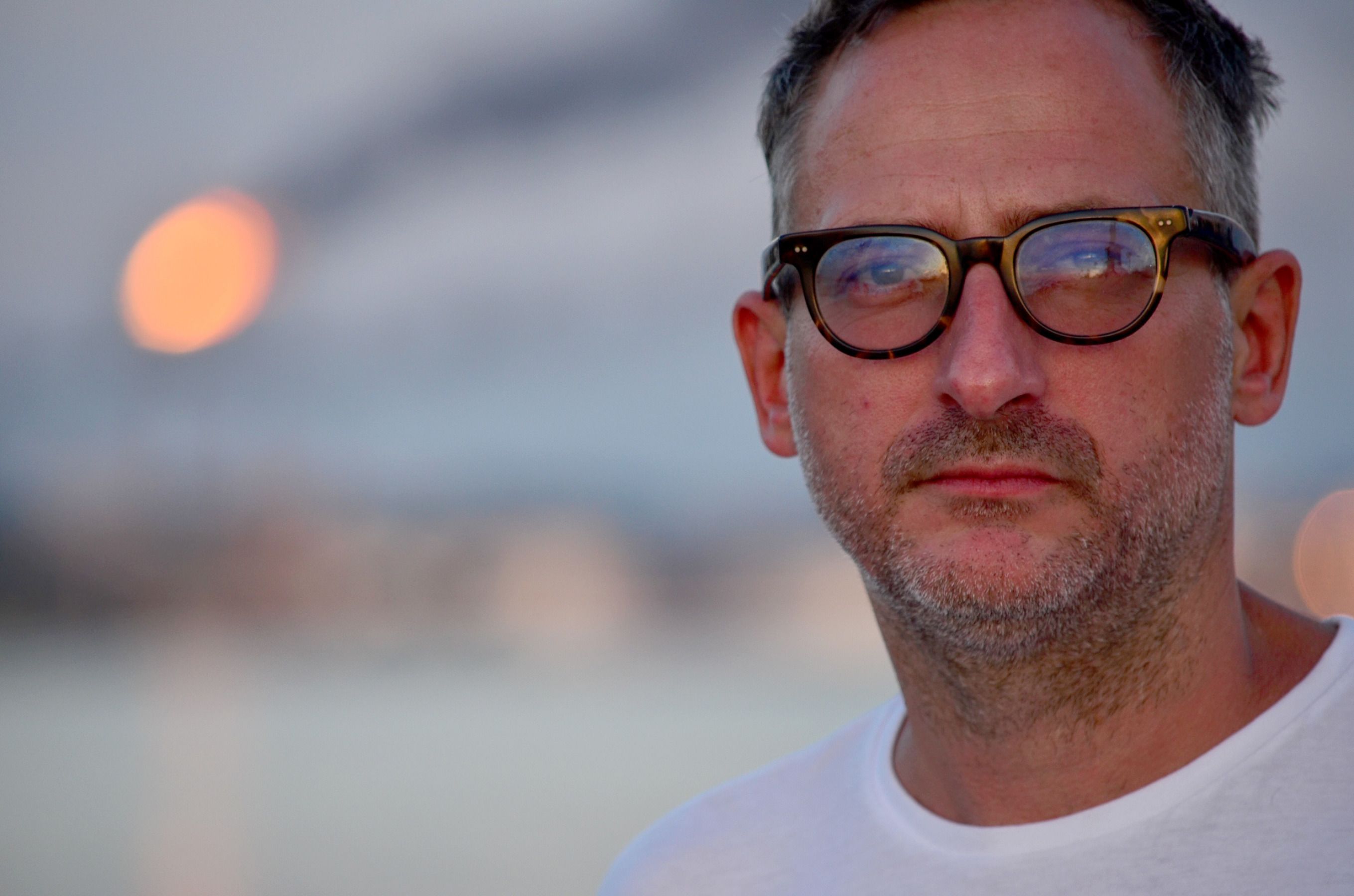 Image - Roland Schimmelpfennig mit „Sie wartet, aber sie weiß nicht, auf wen“: Wie Tinder ohne Tinder