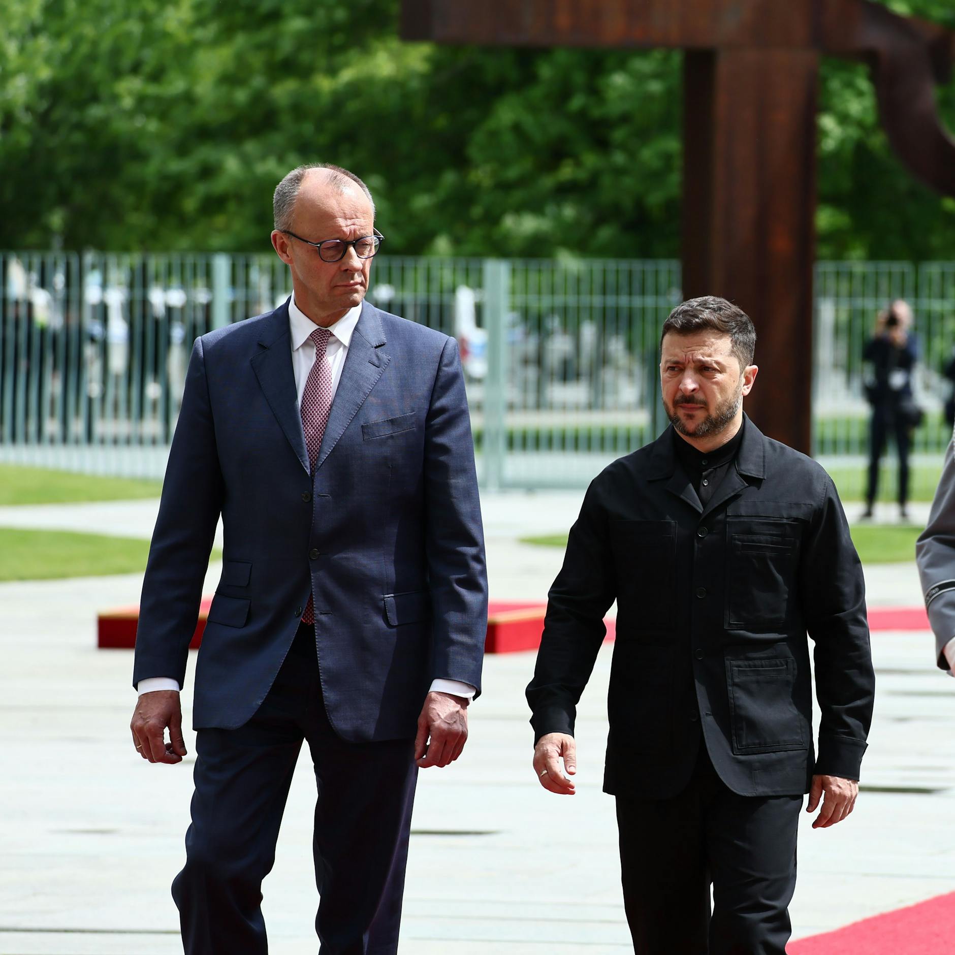 Image - Selenskyj in Berlin: Merz sagt Waffenhilfe zu – Russland wirft Deutschland Kriegstreiberei vor