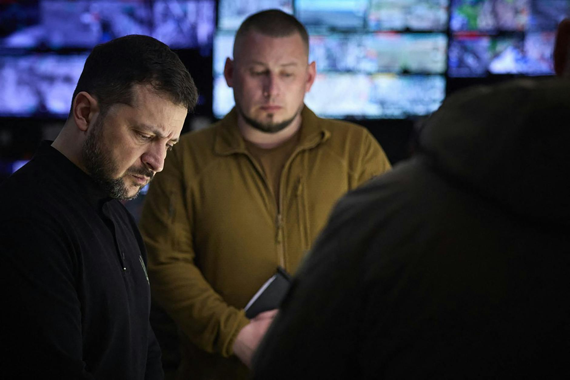 Der ukrainische Präsident Wolodymyr Selenskyj bei einem Besuch der Kommandoposten