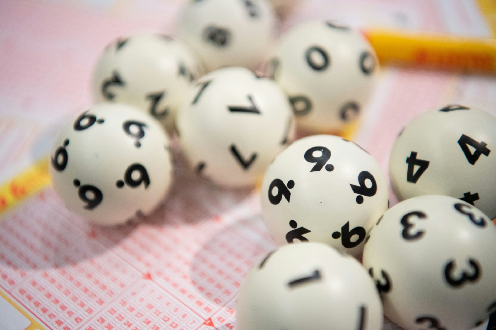 Mehr als 15,3 Millionen Euro hat der Glückspilz beim Lotto-Volltreffer abgesahnt.