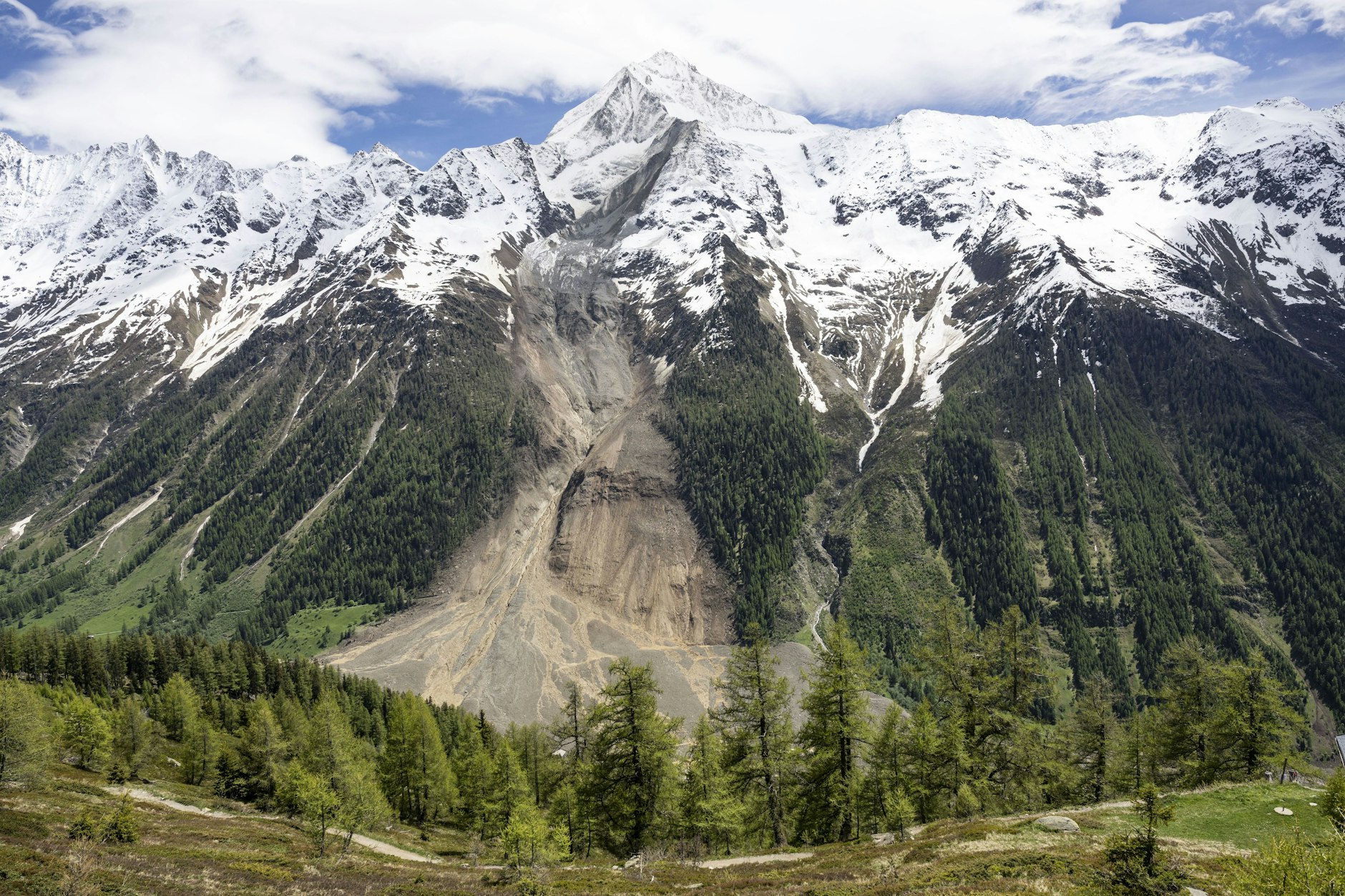 Blick auf den Birchgletscher, einen Tag nachdem eine massive Lawine ins Tal abgegangen ist.