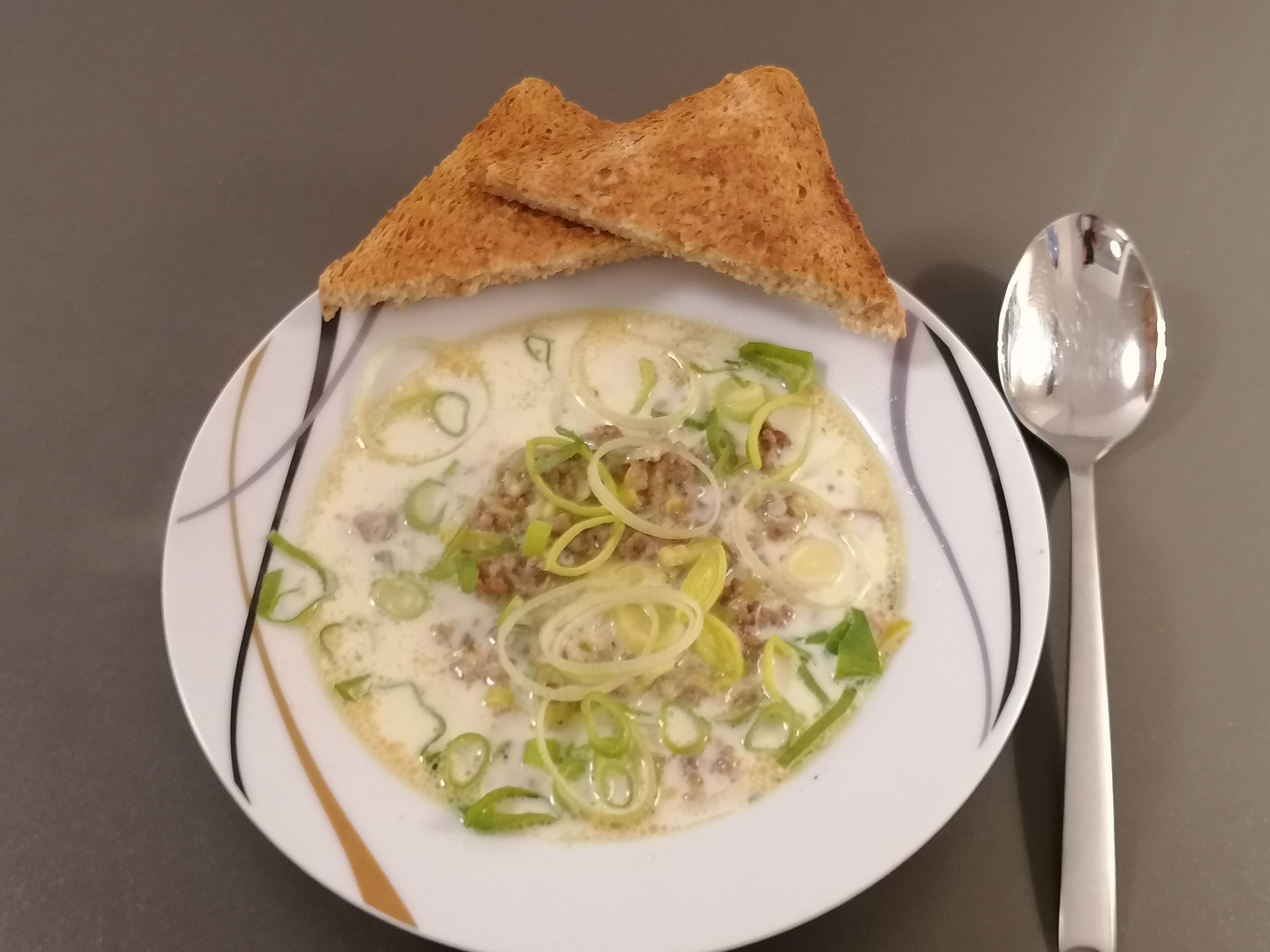 Harzer Käsesuppe – Klassiker aus dem DDR-Kochbuch mit Hack und Lauch