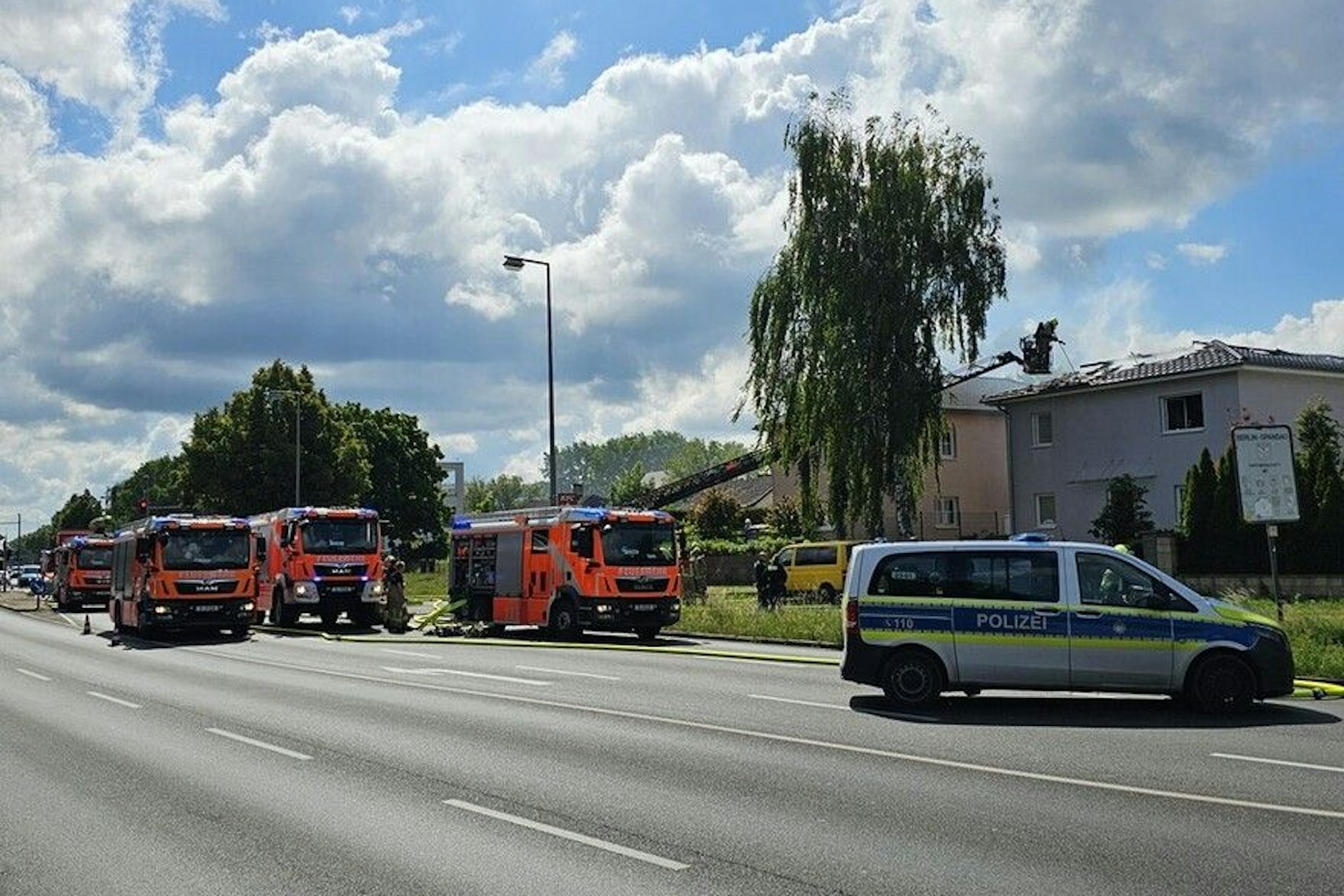 In der Ernst-Lange-Straße in Staaken hat es am Donnerstagmorgen gebrannt.
