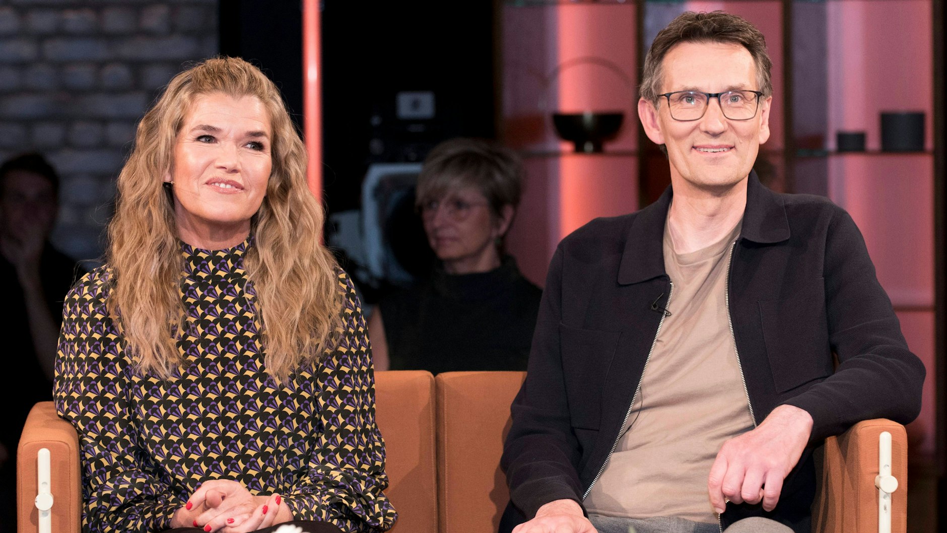 Anke Engelke und Moderator Kristian Thees bei der Radio-Bremen-Talkshow „3nach9“. 