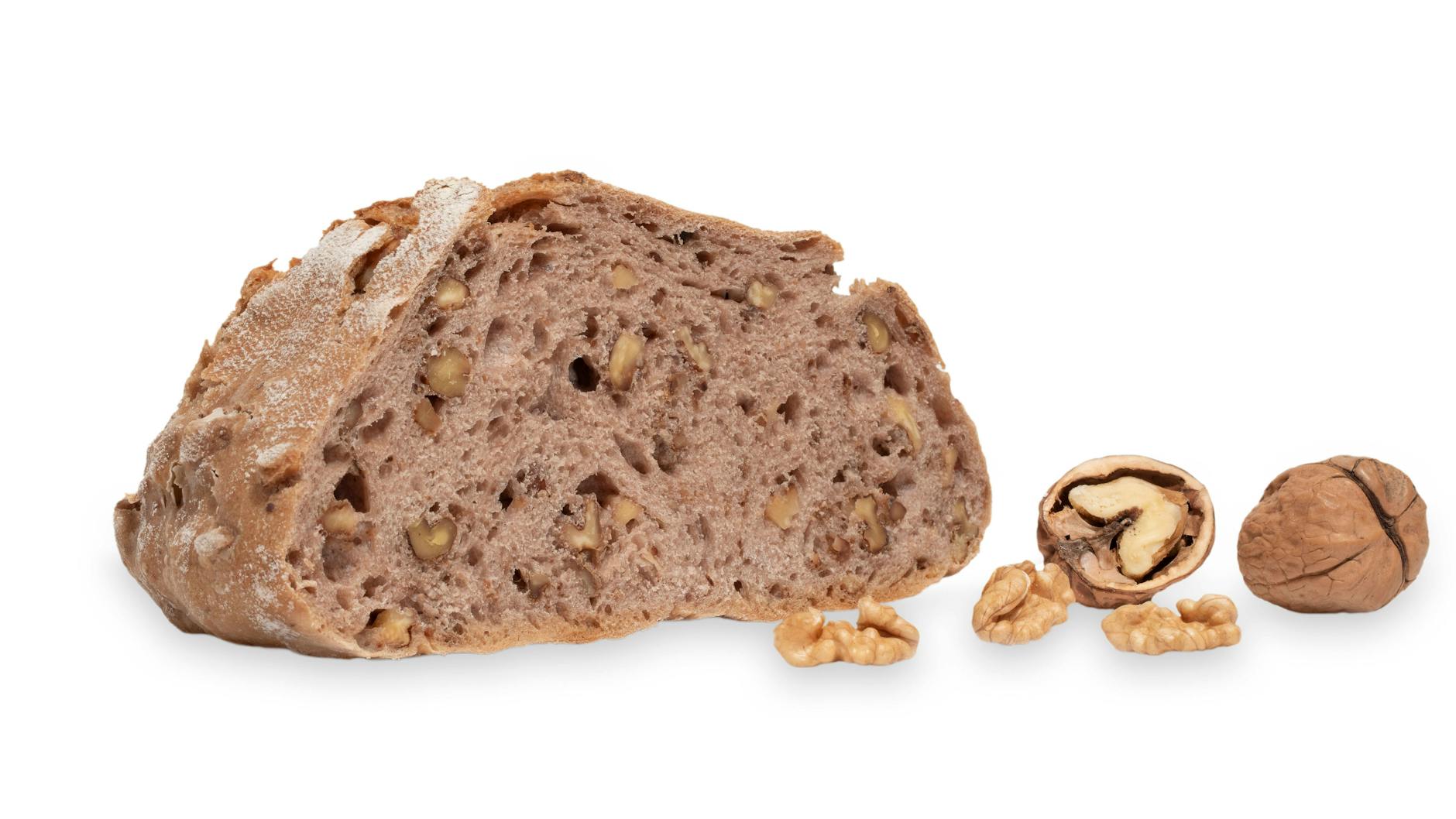 Fluffiges selbst gebackenes Brot passt perfekt zu Salaten und schmeckt zu Dips köstlich.