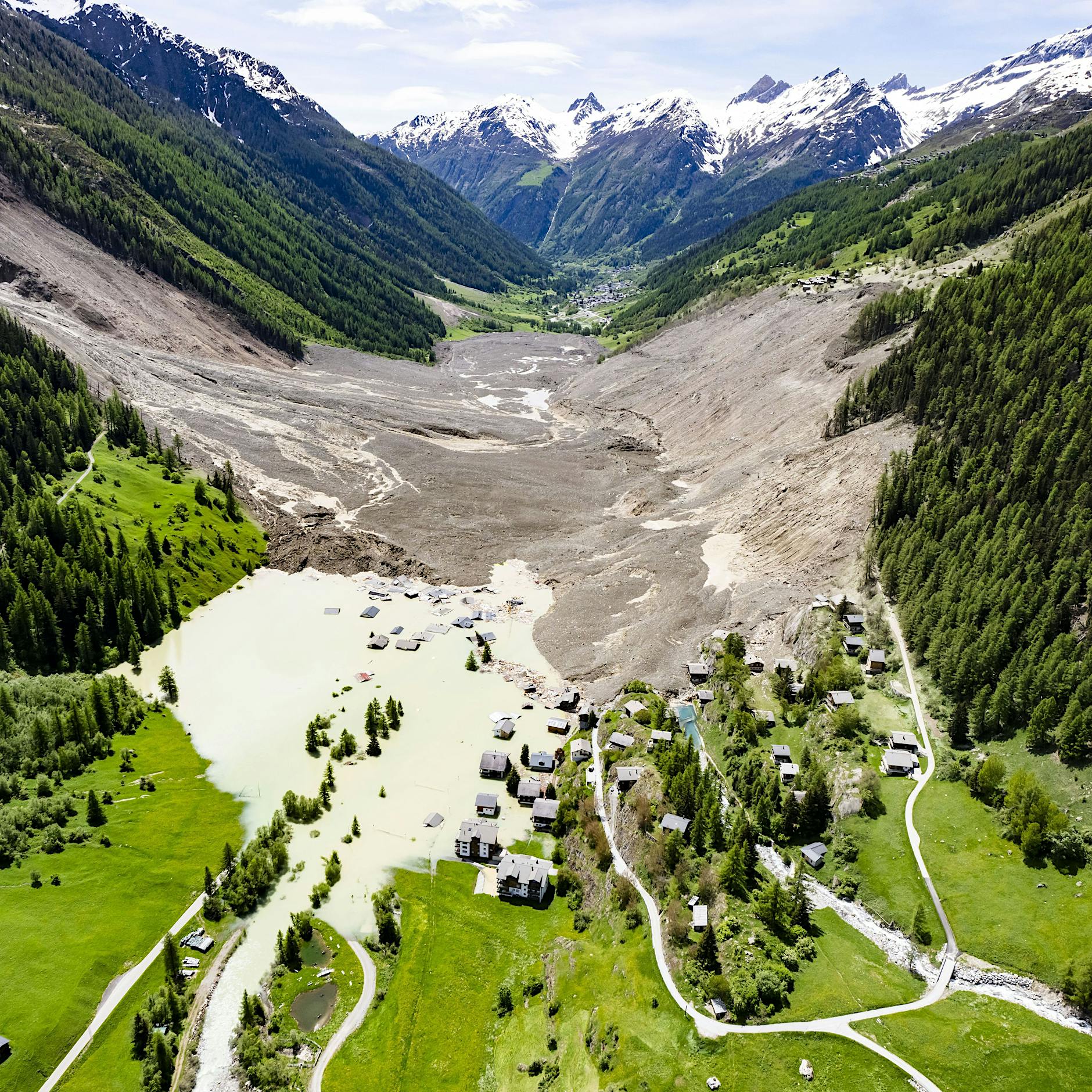Nach Gletscherabbruch in Schweizer Blatten: Stausee soll in Kürze überlaufen
