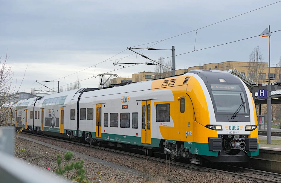 Ein Zug der Ostdeutschen Eisenbahn GmbH (Odeg) vom Potsdamer Hauptbahnhof.