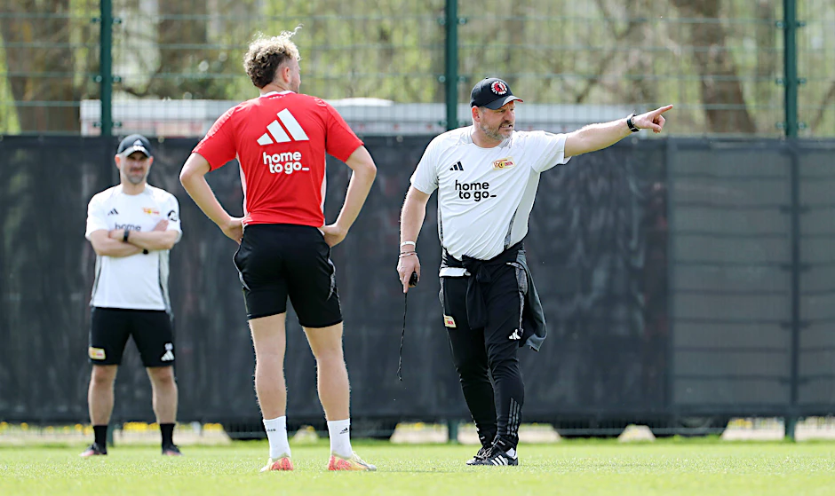 Steffen Baumgart (r.) leitet als Cheftrainer auch in der kommenden Saison die sportlichen Geschicke beim 1. FC Union Berlin.