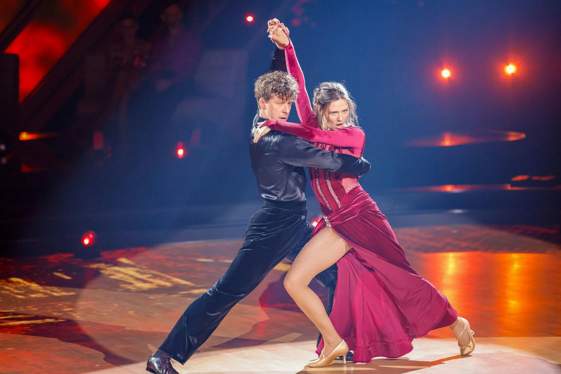 Influencerin Ann-Kathrin Bendixen und Profitänzer Valentin Lusin bei "Let's Dance".