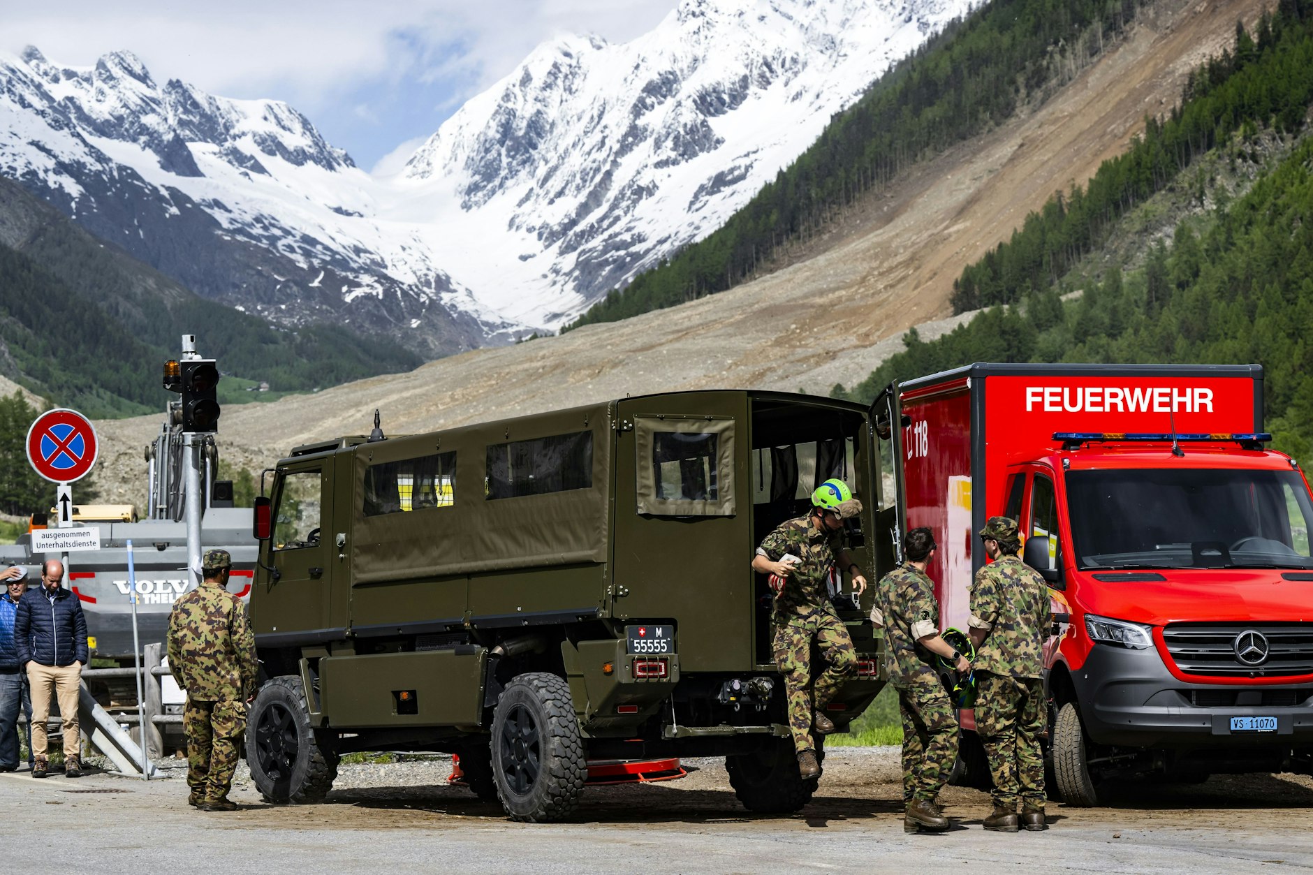 Soldaten der Schweizer Armee treffen am Donnerstag, 29. Mai 2025, in Wiler ein. 
