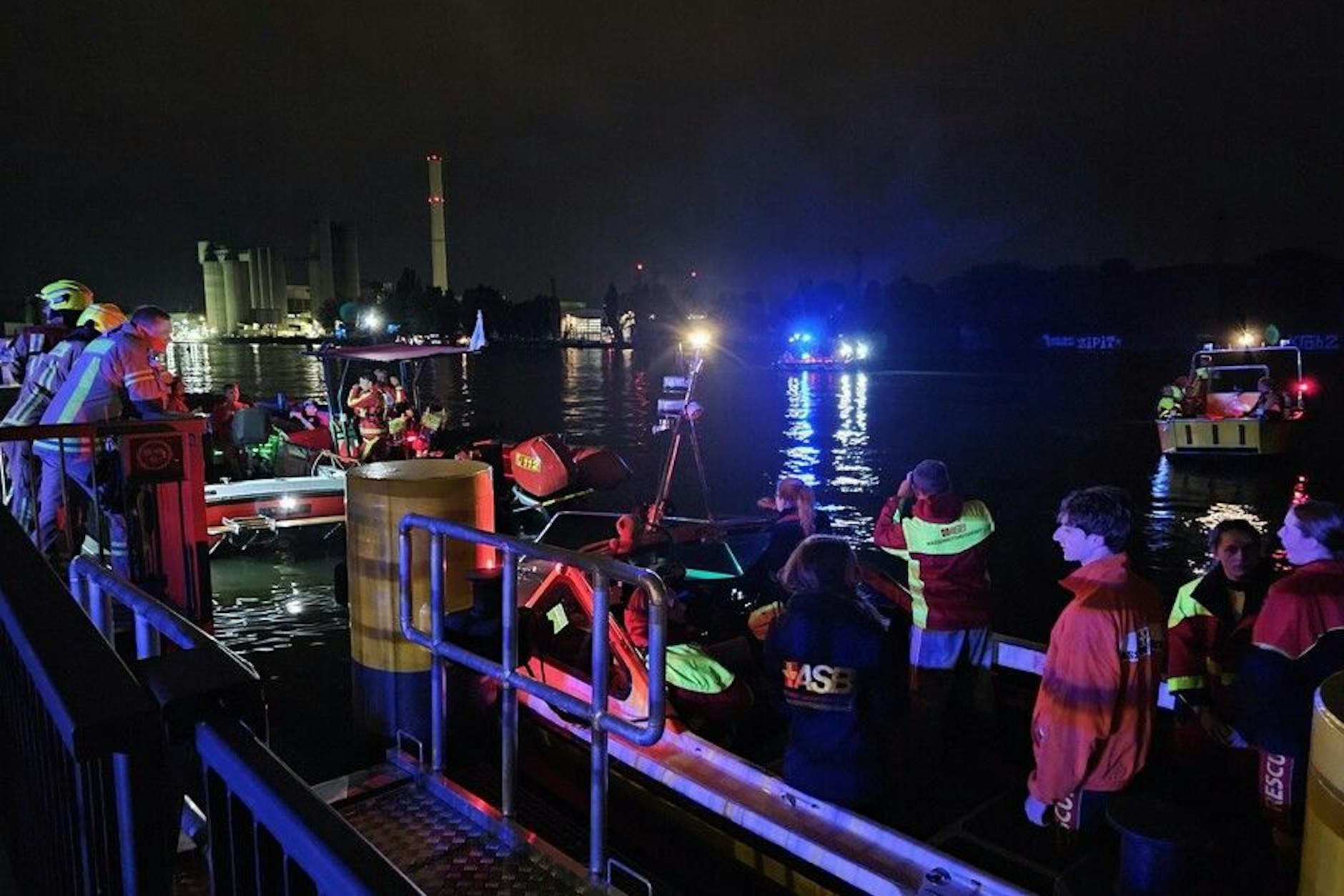 Ein Großaufgebot suchte in der Nacht zu Freitag nach einem Verunglückten.