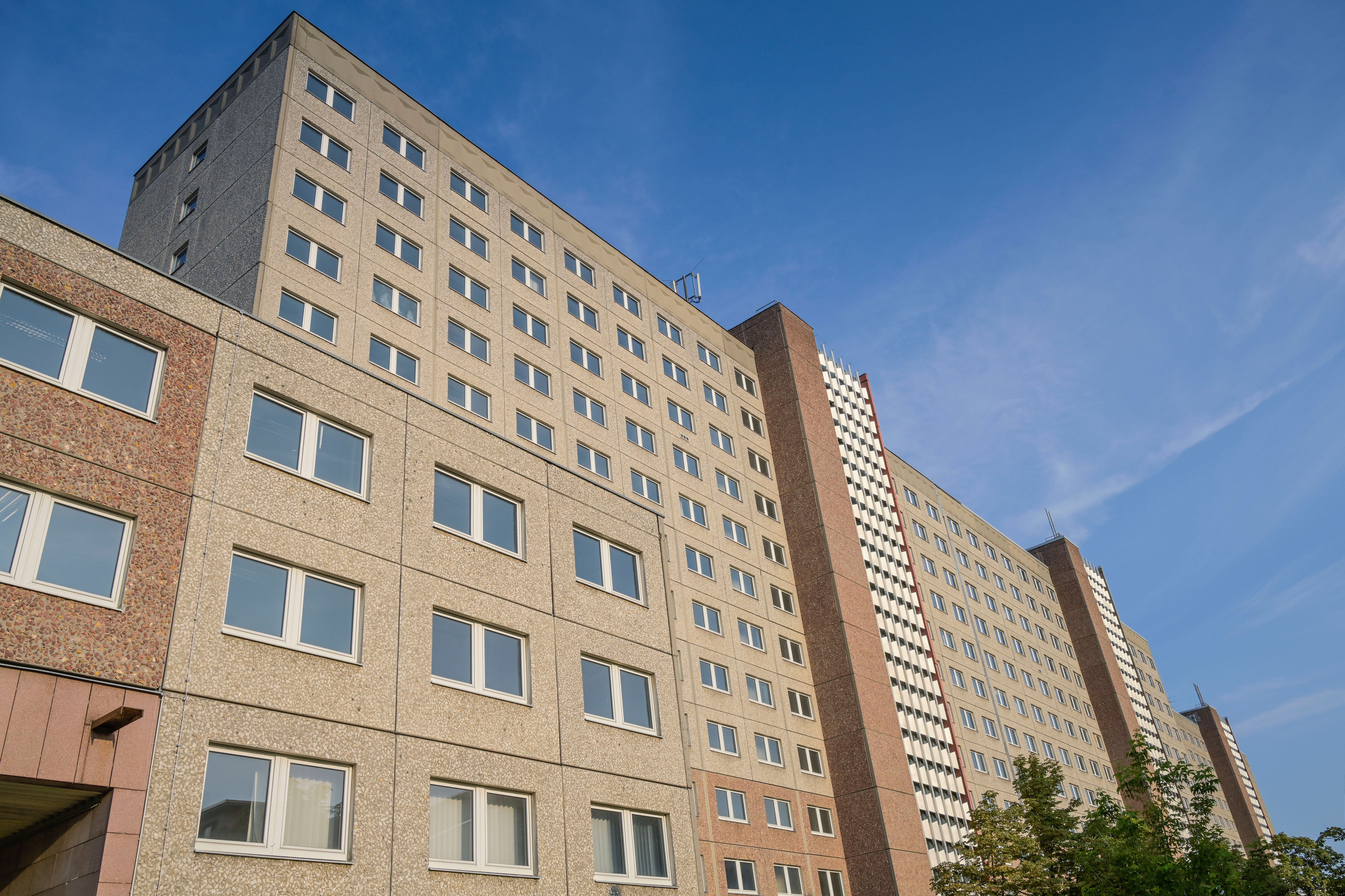 Linksautonome besetzen das Stasi-Gelände in Lichtenberg teilweise