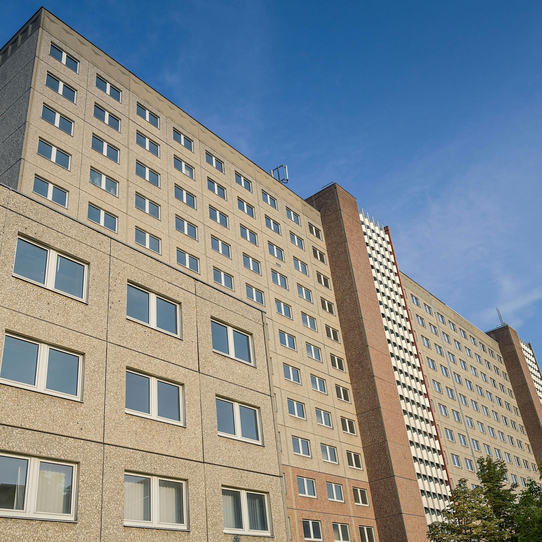 Linksautonome besetzen das Stasi-Gelände in Lichtenberg teilweise