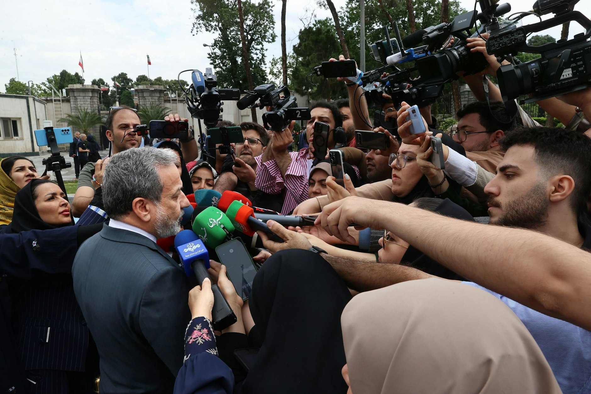 Irans Außenminister Abbas Araghtschi nach einer Regierungssitzung in Teheran