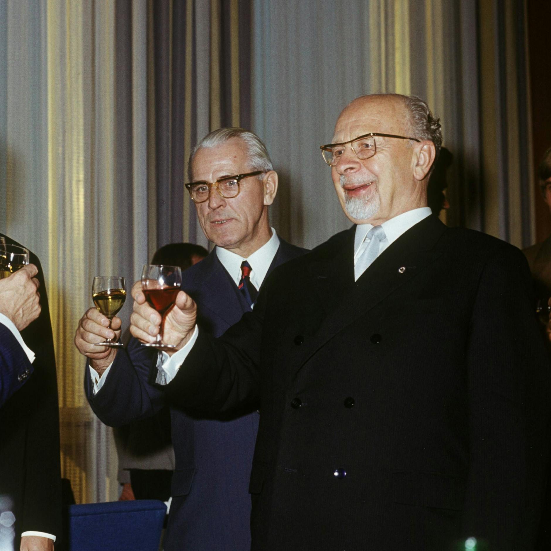 Das SED-Politbüro mit guter Laune: Willi Stoph (l.) und Walter Ulbricht.