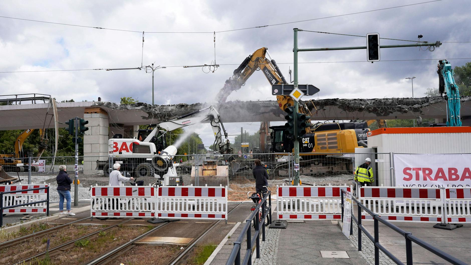 Der Abriss der Brücke An der Wuhlheide ist wohl die Baustelle, die viele Berlinerinnen und Berliner am meisten beschäftigt. Doch es ist nicht die einzige Baustelle, die es in der Hauptstadt gibt - und am Montag kommen weitere hinzu!