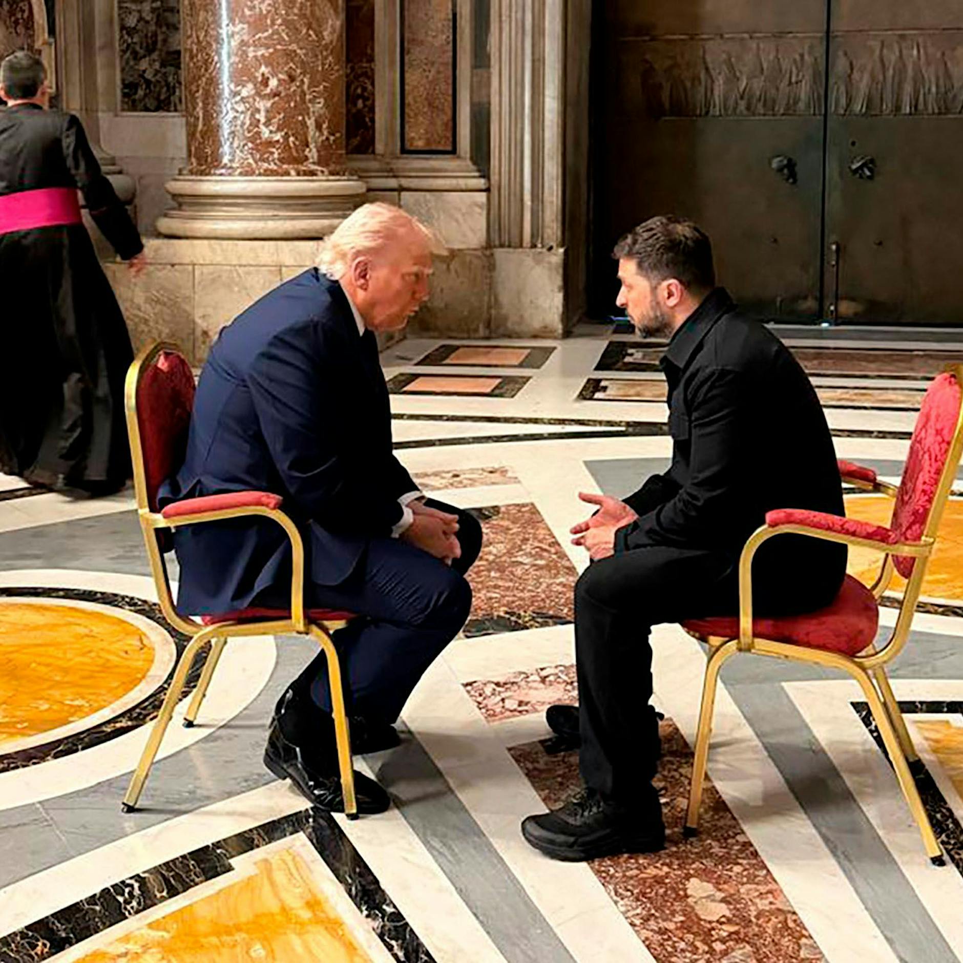 Ukraine zerstört russische Bomber: Axios-Korrektur wirft Fragen auf – war Trump vorab informiert?