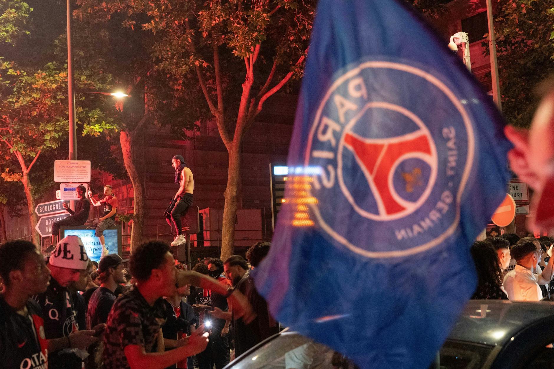 Während der Feierlichkeiten zum Champions-League-Sieg von PSG ist ein Auto in Grenoble in eine Menschenmenge gefahren.