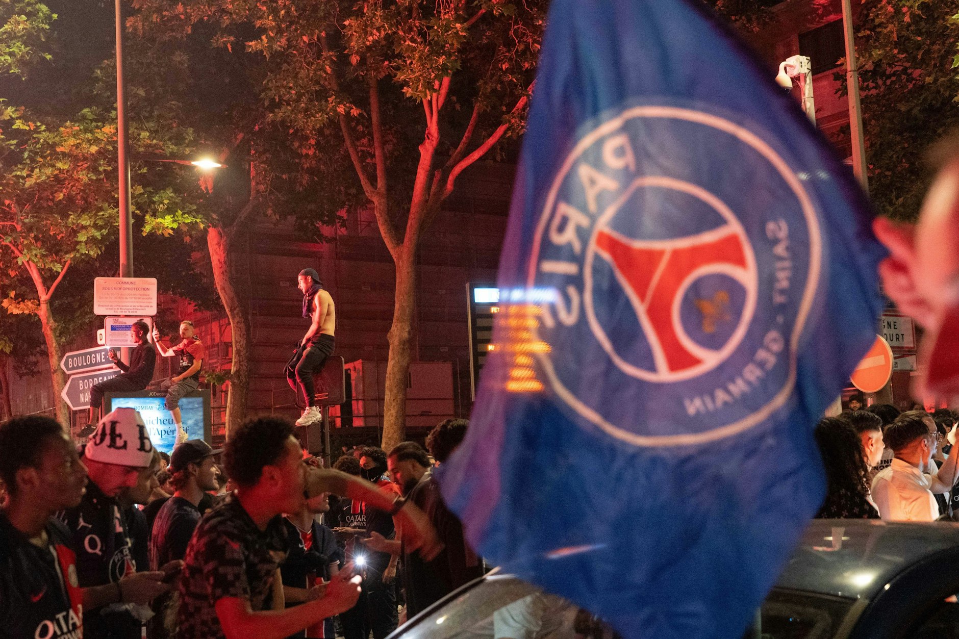 Während der Feierlichkeiten zum Champions-League-Sieg von PSG ist ein Auto in Grenoble in eine Menschenmenge gefahren.