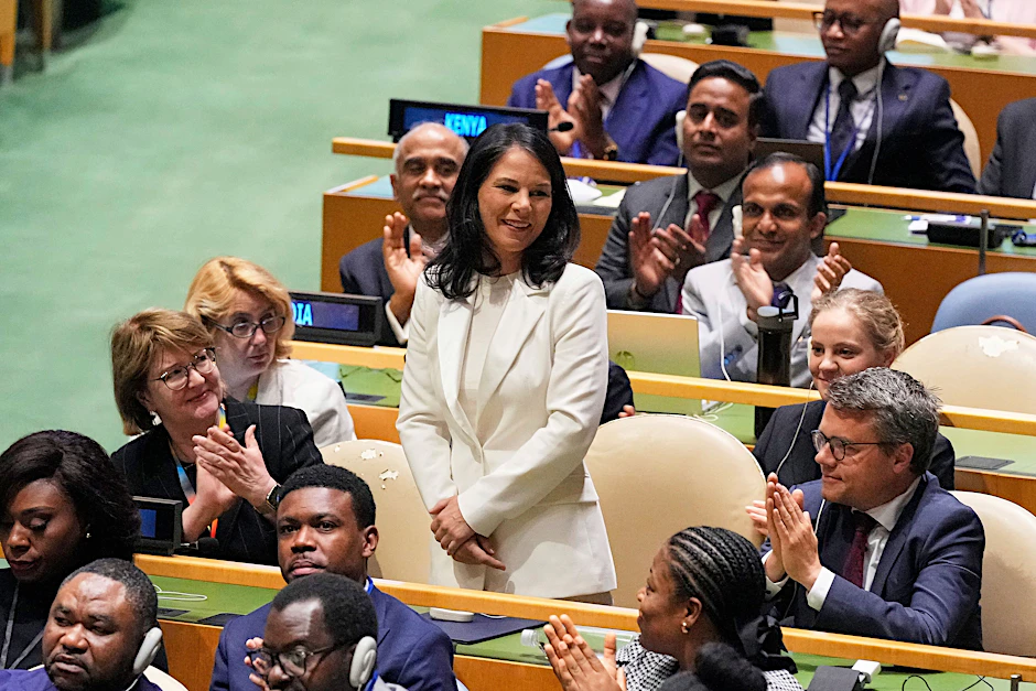 New York: Annalena Baerbock aus Deutschland dankt für den Applaus bei ihrer Wahl zur Präsidentin der 80. Generalversammlung der Vereinten Nationen.