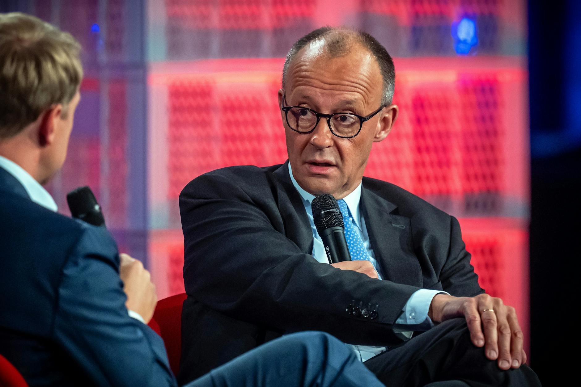 Bundeskanzler Merz am 26. Mai 2025 auf dem Internationalen WDR-Europaforum in Berlin