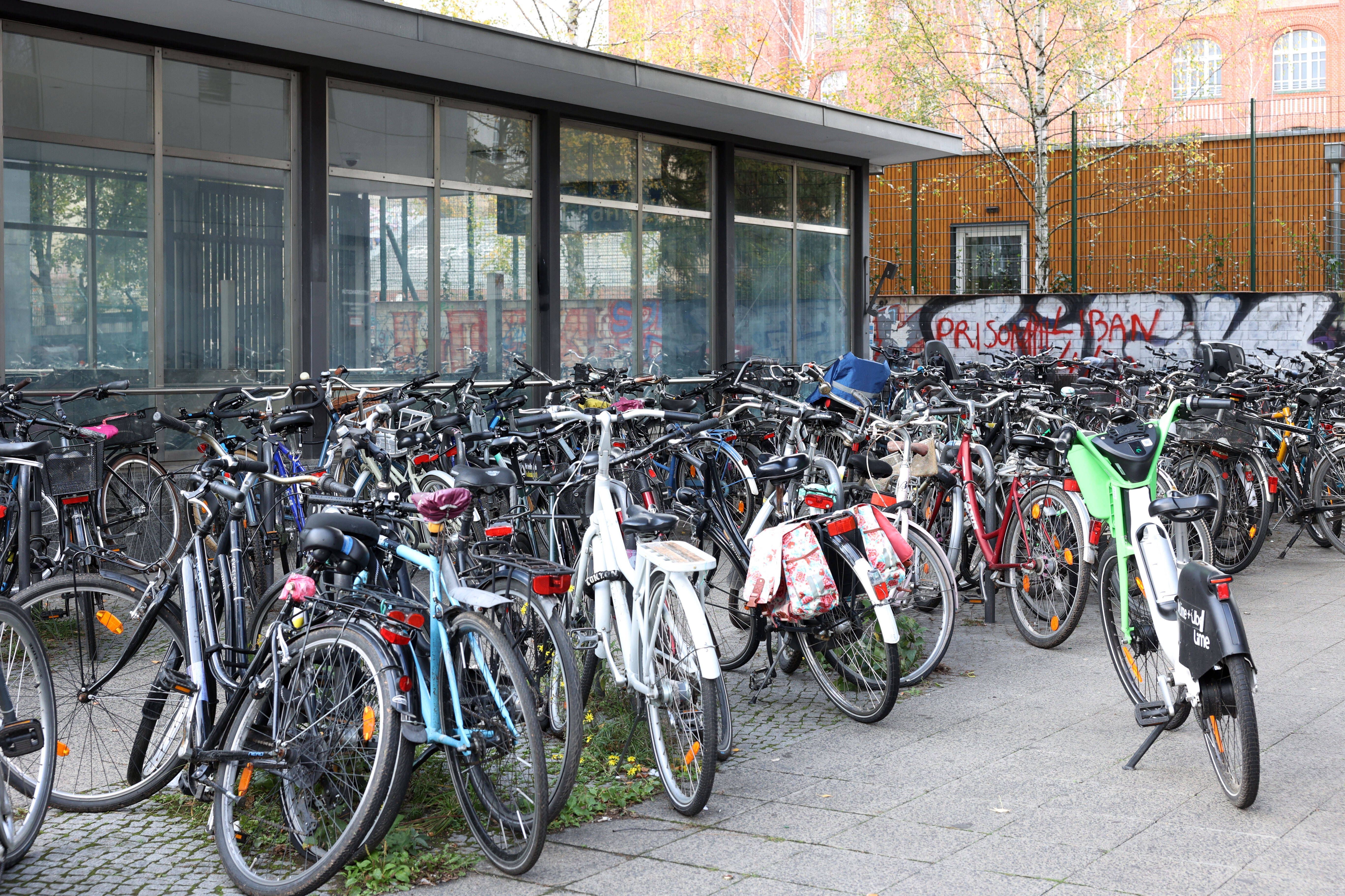 Neukölln: Hier können Berliner ihre Fahrräder an der Rudower Spinne parken