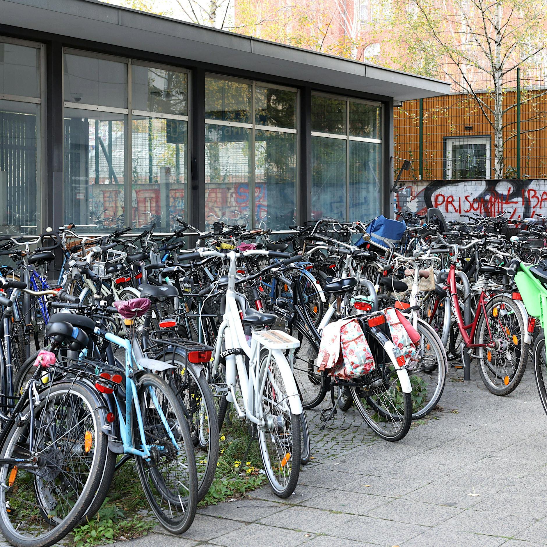 Neukölln: Hier können Berliner ihre Fahrräder an der Rudower Spinne parken