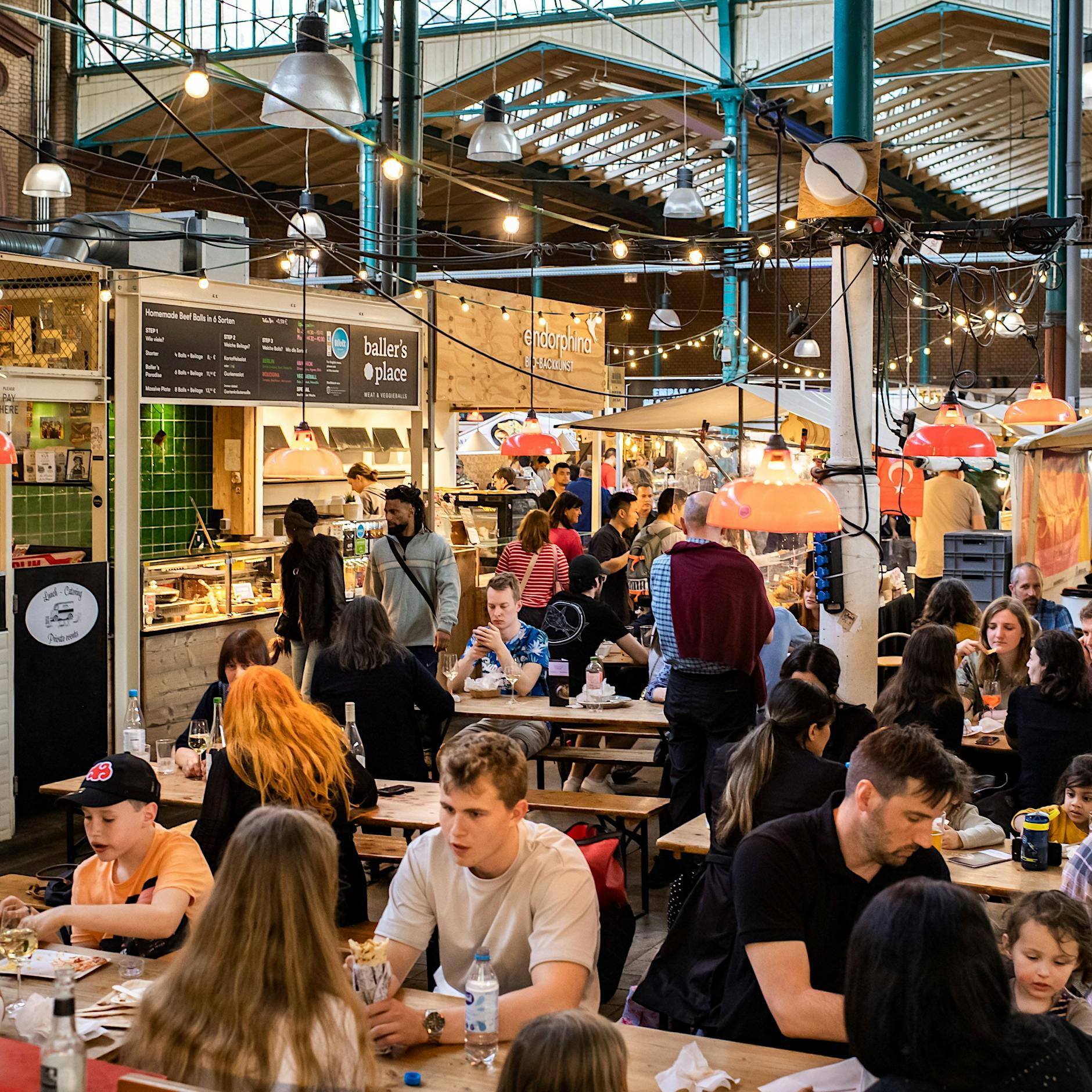 Markthalle Neun in Kreuzberg: Erste Kiez-Box für Lebensmittelspenden eröffnet