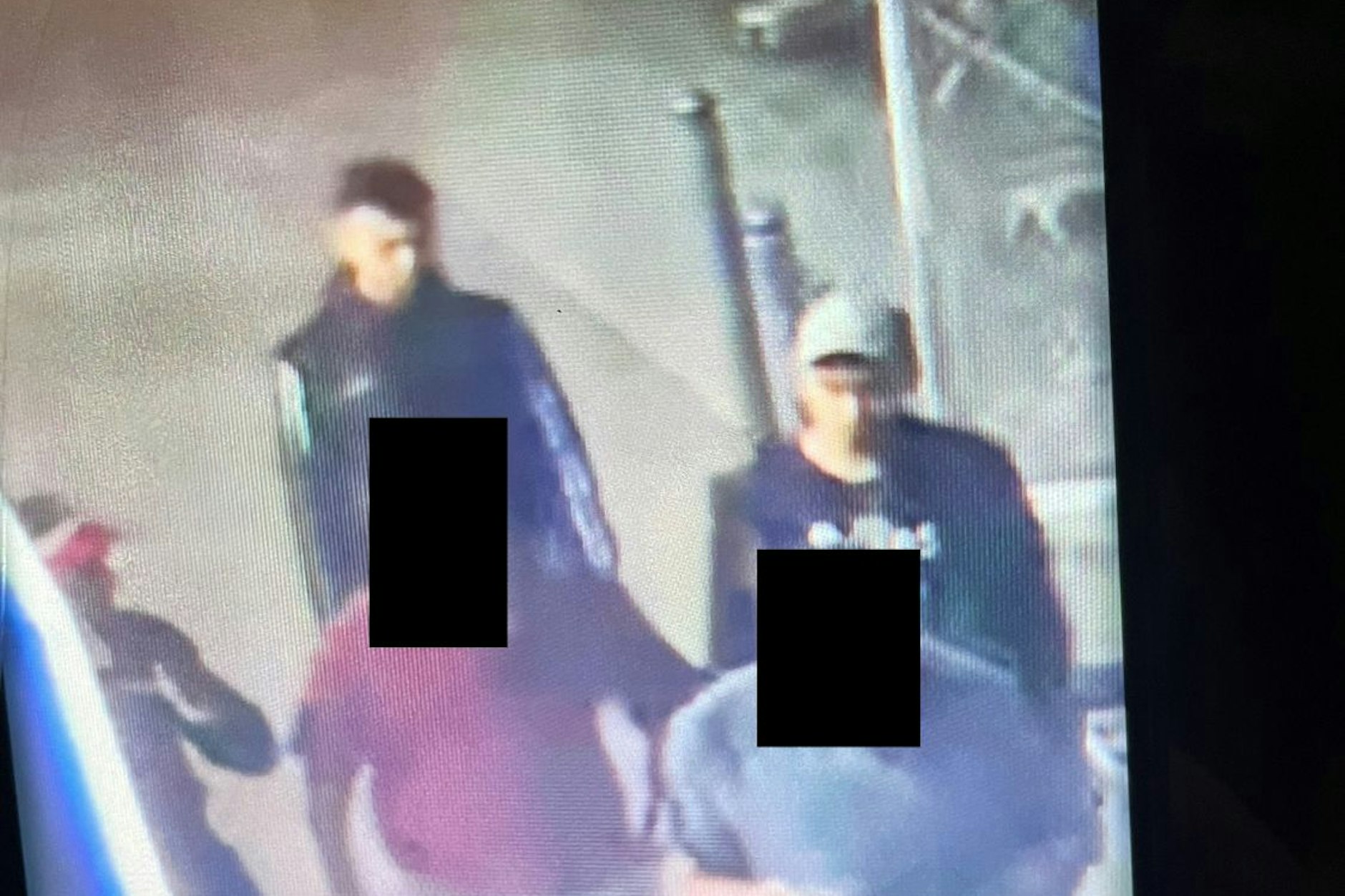 Weitere Aufnahme der Tatverdächtigen. 