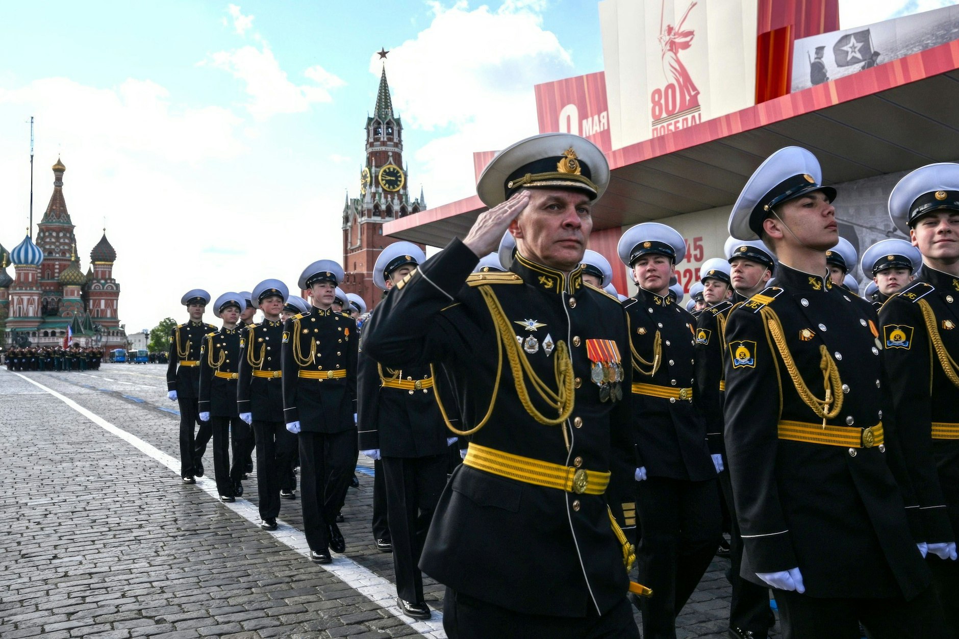 Die russischen Reaktionen auf die ukrainischen Angriffe in den vergangenen Tagen waren gespalten. Der Kreml schweigt bislang weitestgehend zu den Vorkommnissen.