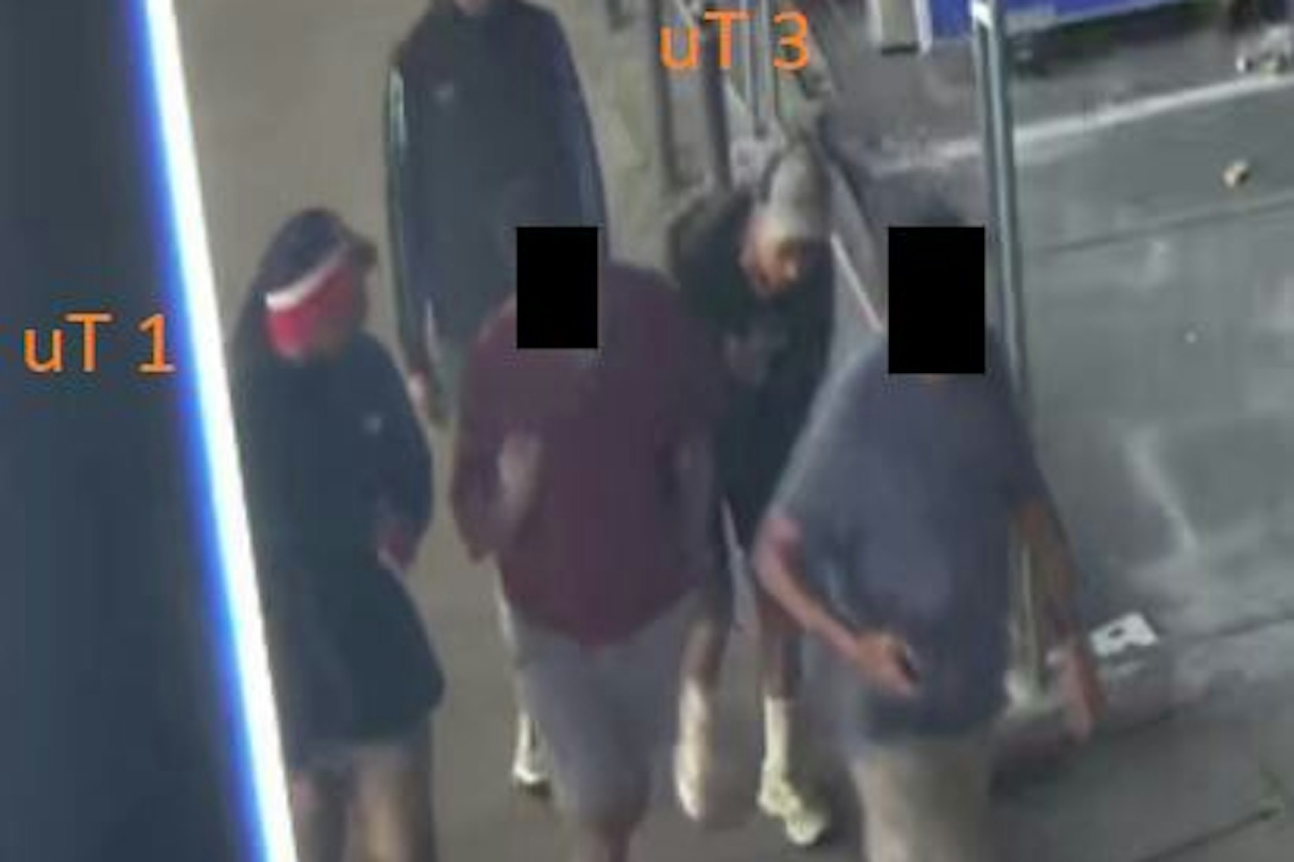 Auch diese Aufnahme soll die Tatverdächtigen zeigen. 